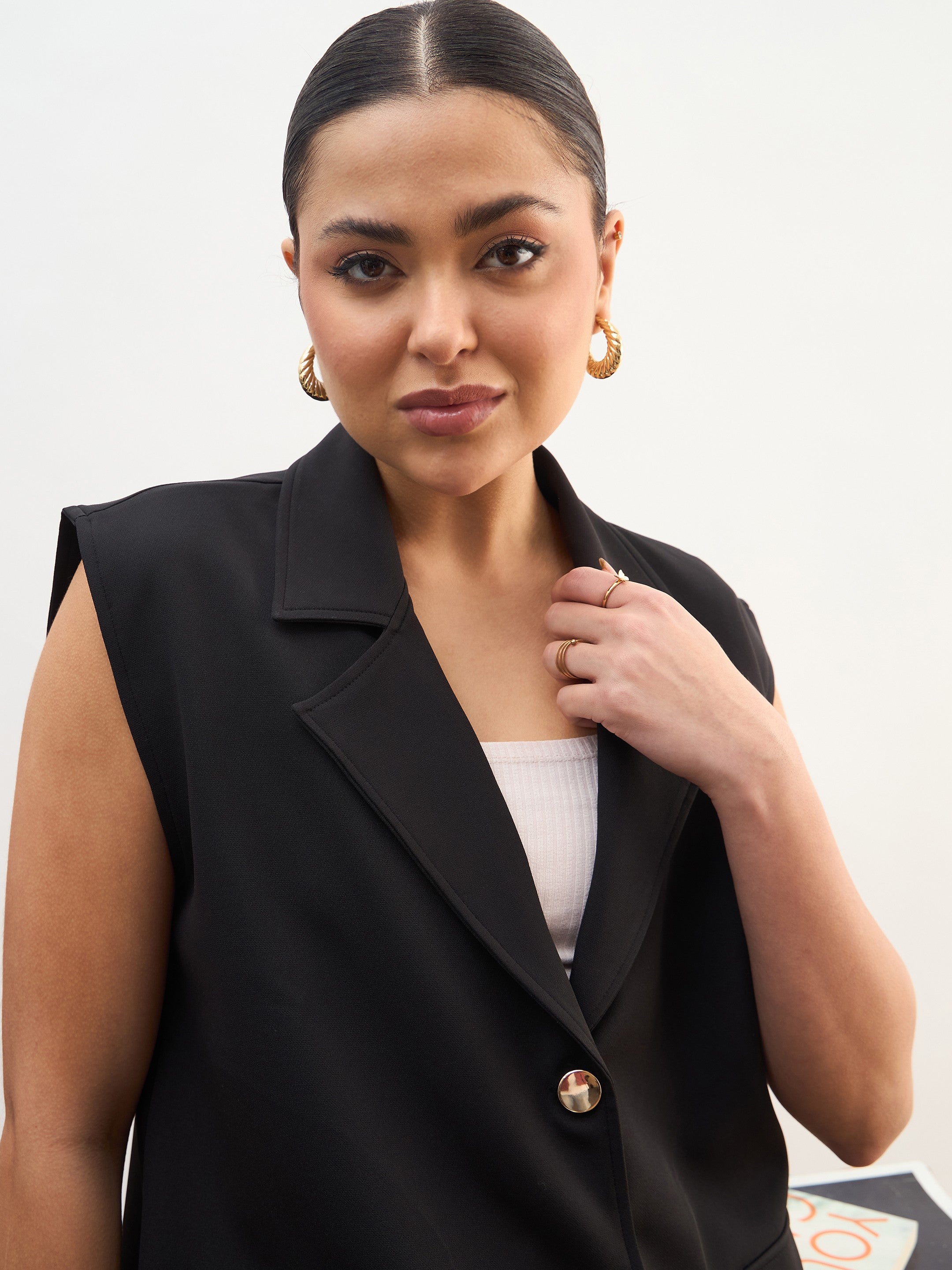 DesiQlo Black Notch Collar Oversize Sleeveless Blazer - Black