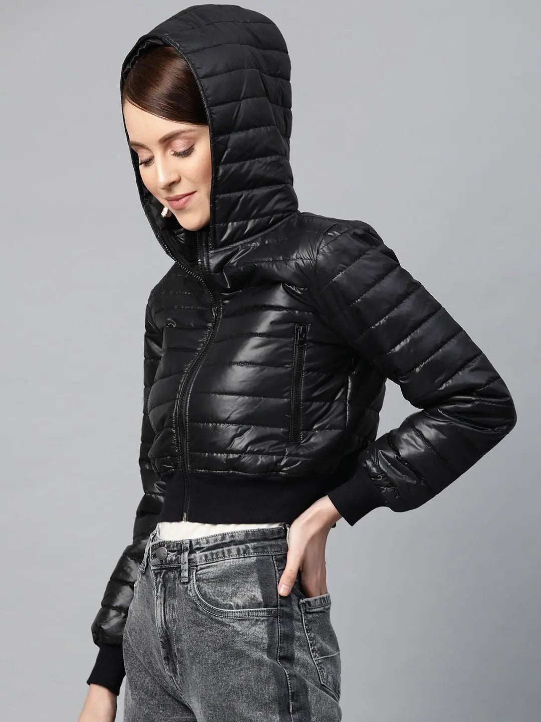 Black Puffer Jacket: Trendy Women's Outerwear for Winter