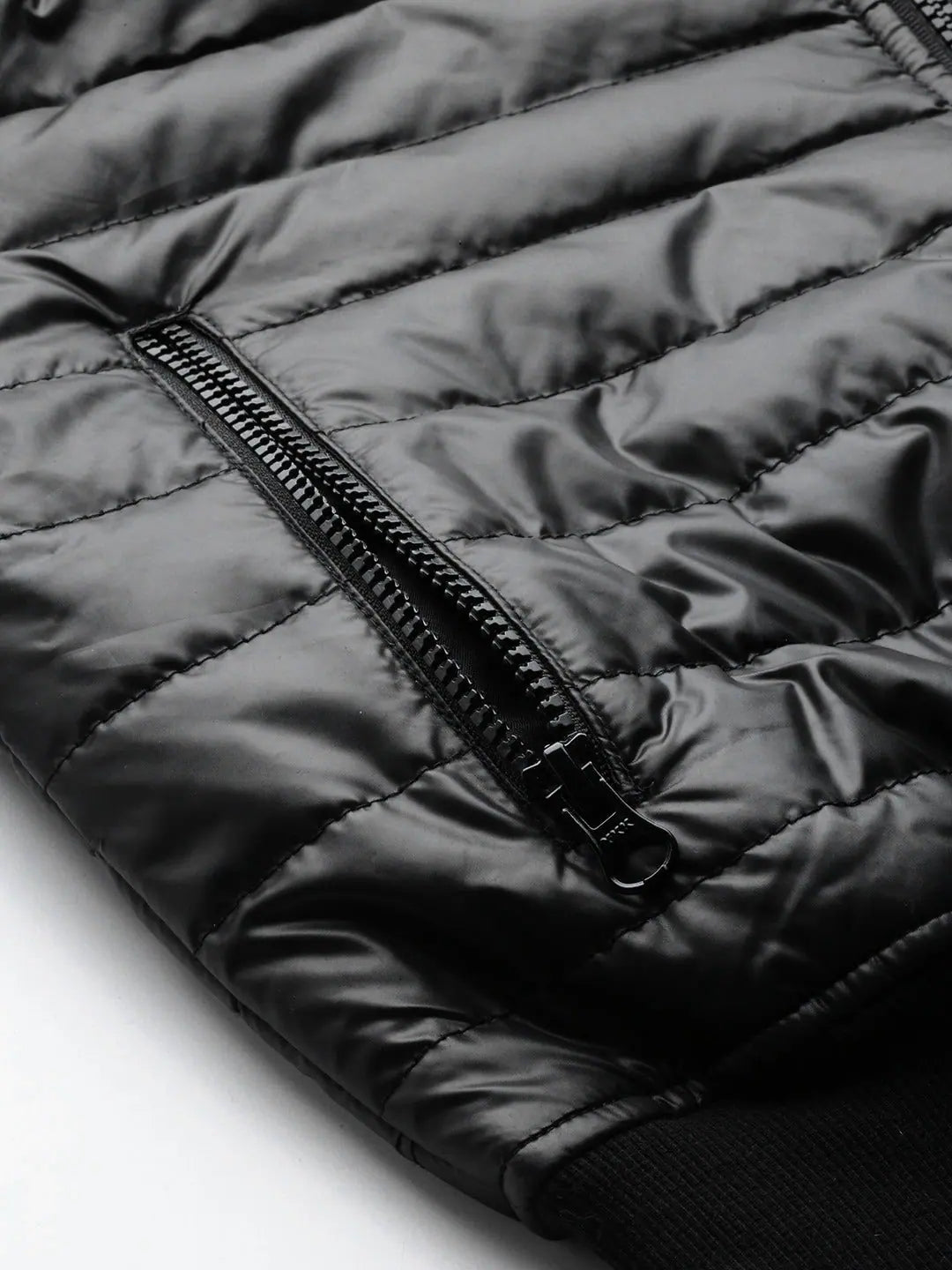 Black Puffer Jacket: Trendy Women's Outerwear for Winter