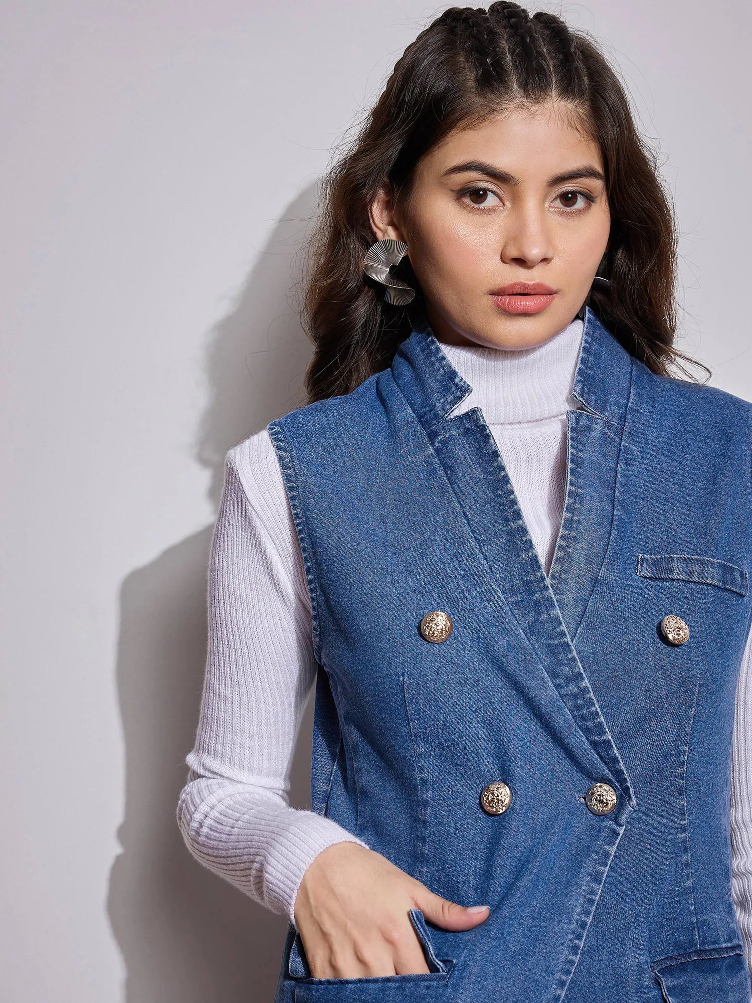 Blue Denim Sleeveless Jacket - Trendy Women's Outerwear