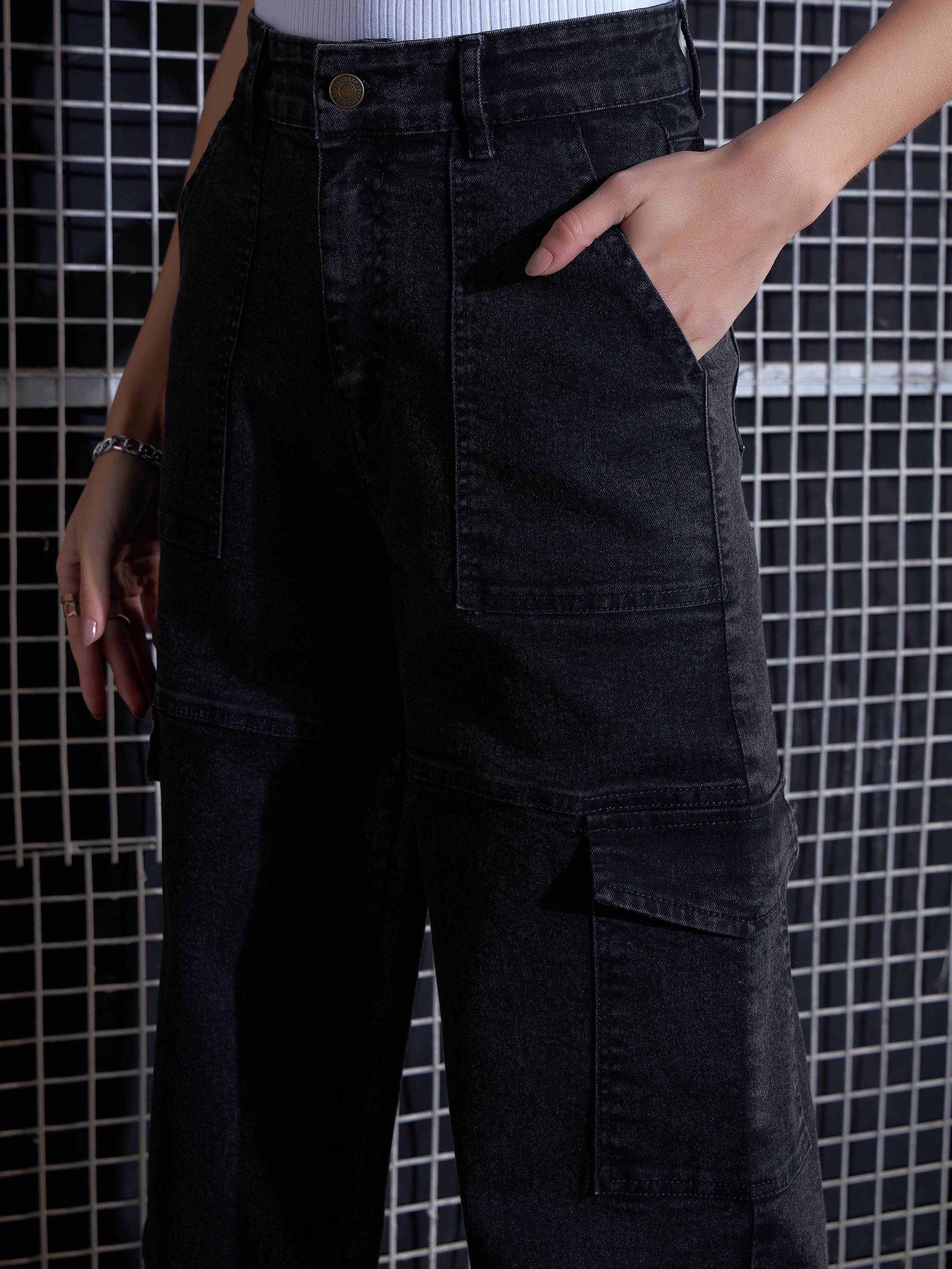 Women Black Acid Wash Contrast Stitch Cargo Straight Jeans-SFJEAN0518