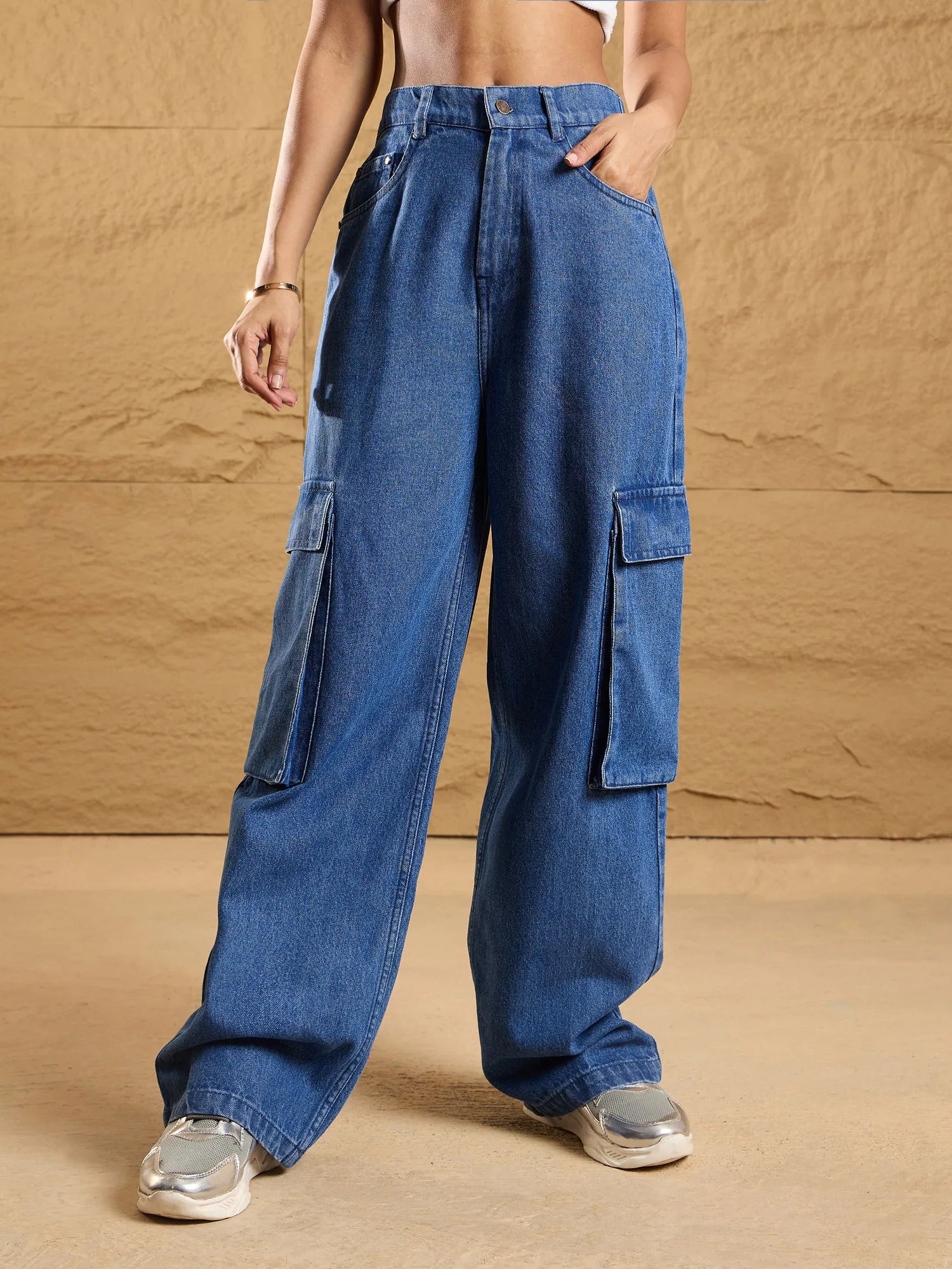 Blue Washed Box Pockets Straight Fit Cotton Jeans for Women