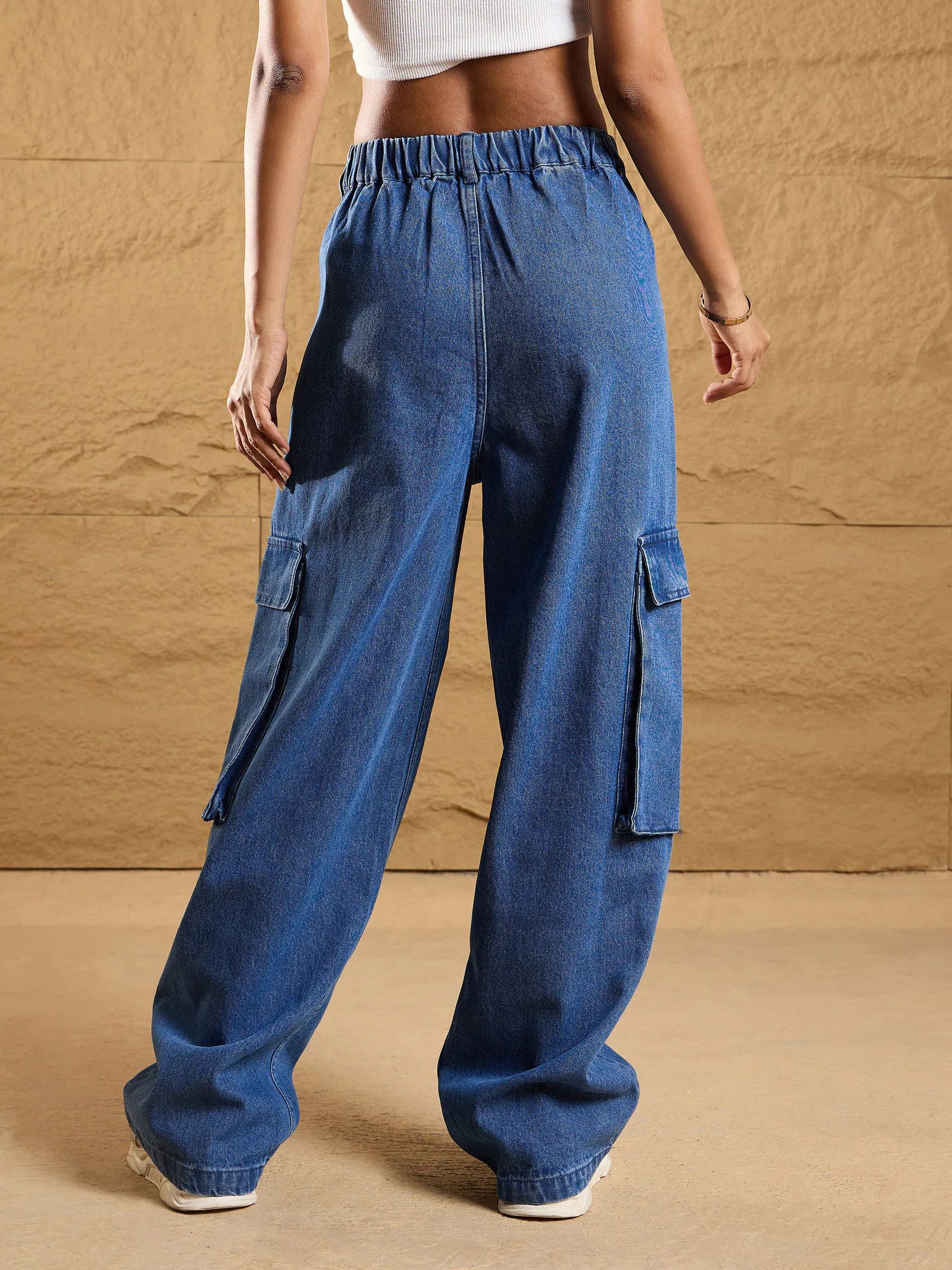 Blue Washed Box Pockets Straight Fit Cotton Jeans for Women