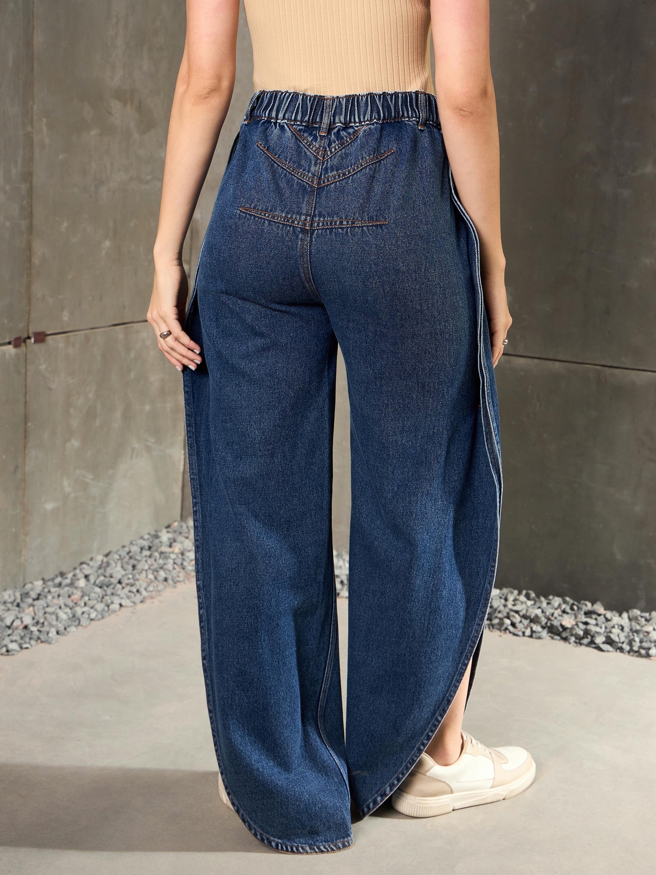 Women Blue Washed Curve Detail Barrel Jeans-SFJEAN0779