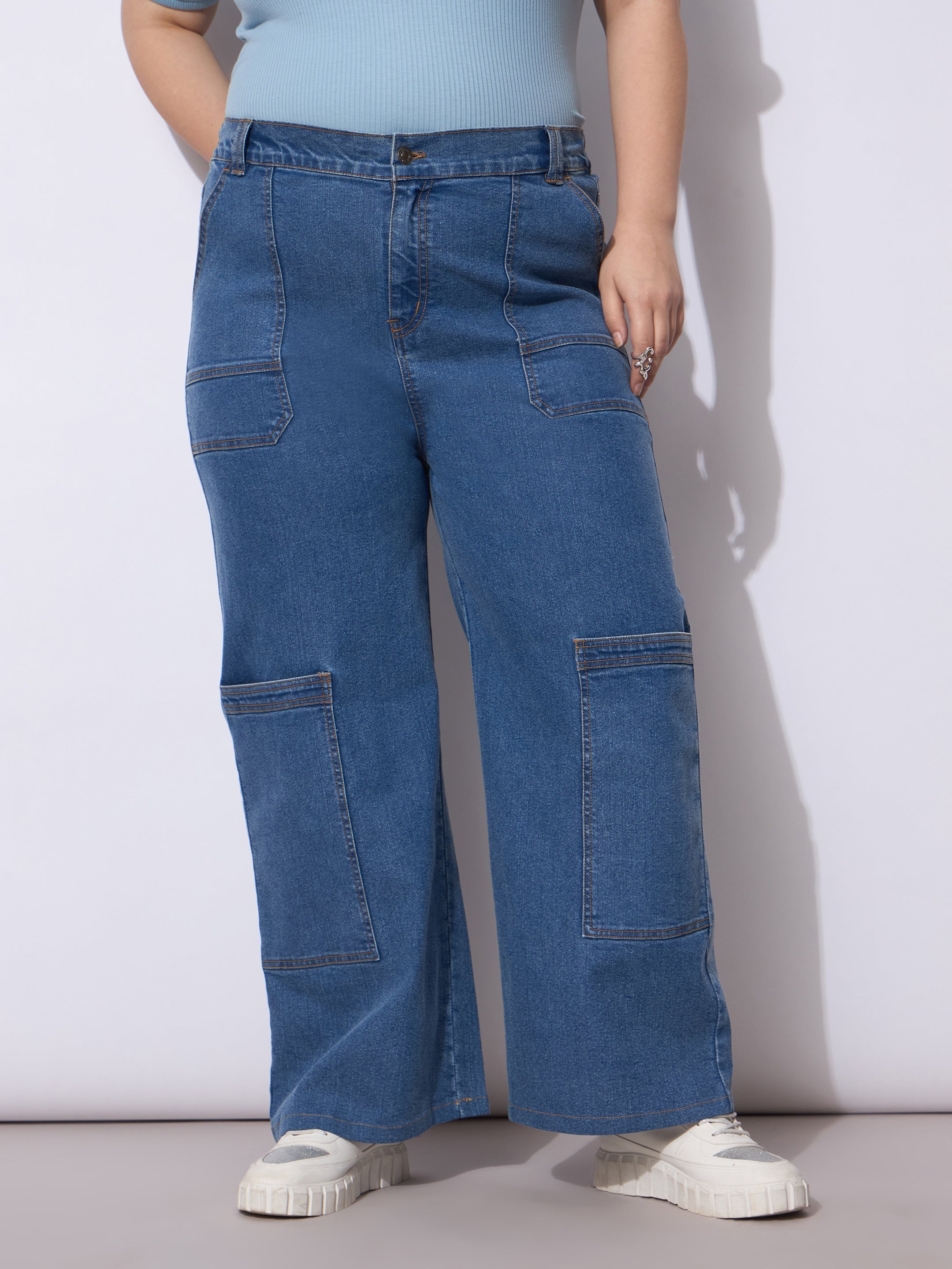 Women Blue Wash Side Pockets Straight Cargo Jeans-SFJEAN0789