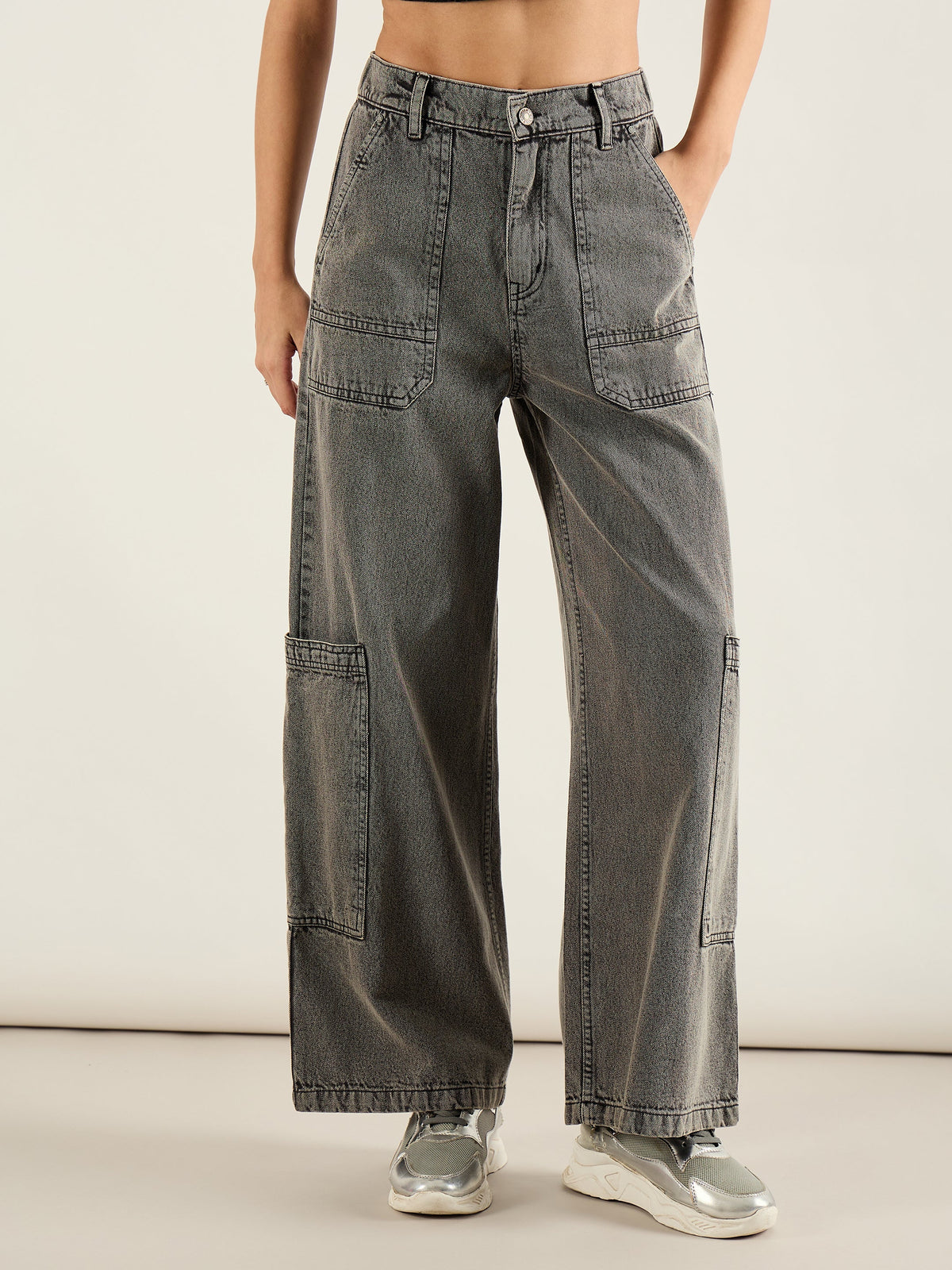 Women Grey Wash Hem Pocket Cargo Jeans-SFJEAN0822