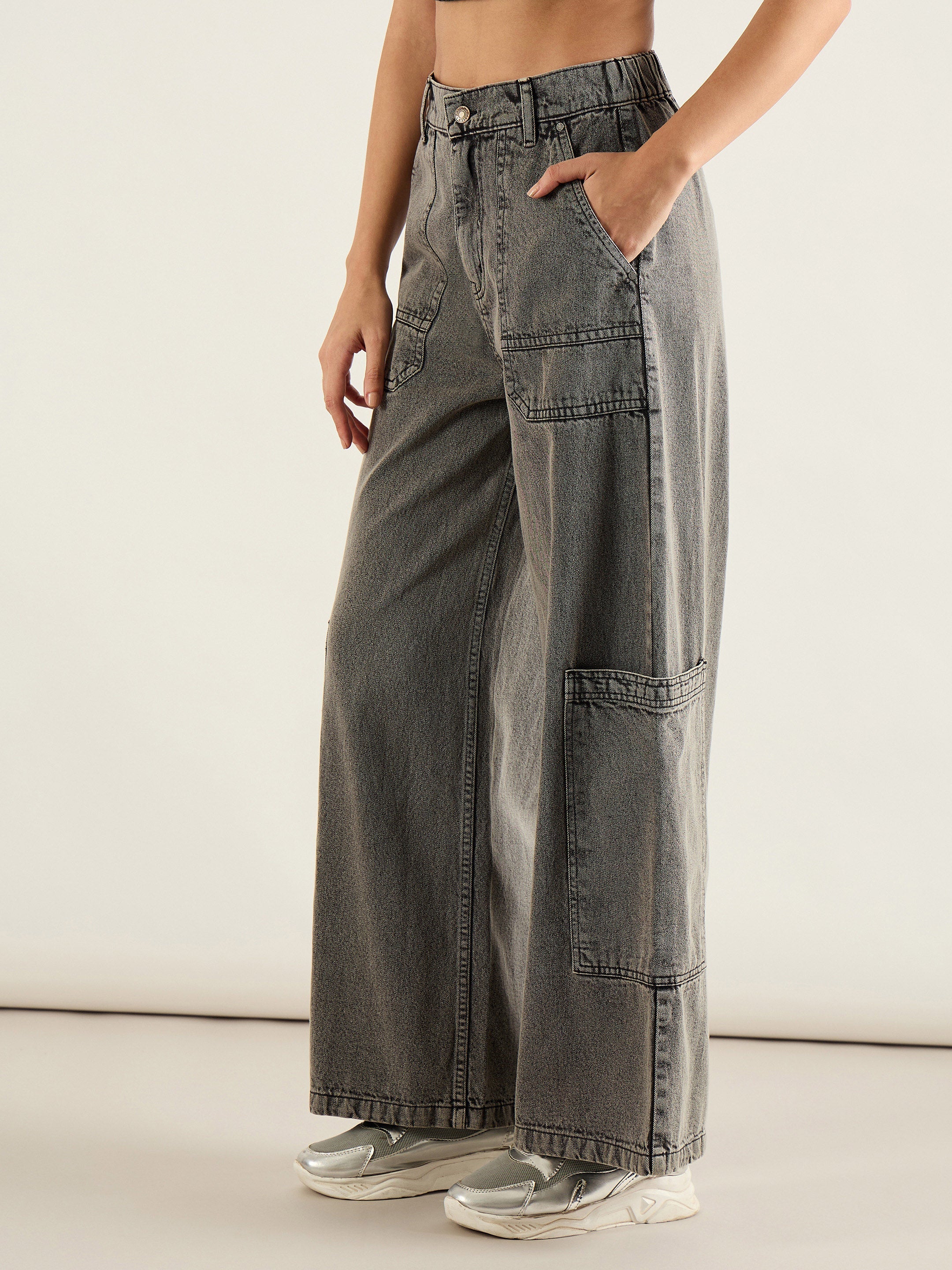Women Grey Wash Hem Pocket Cargo Jeans-SFJEAN0822