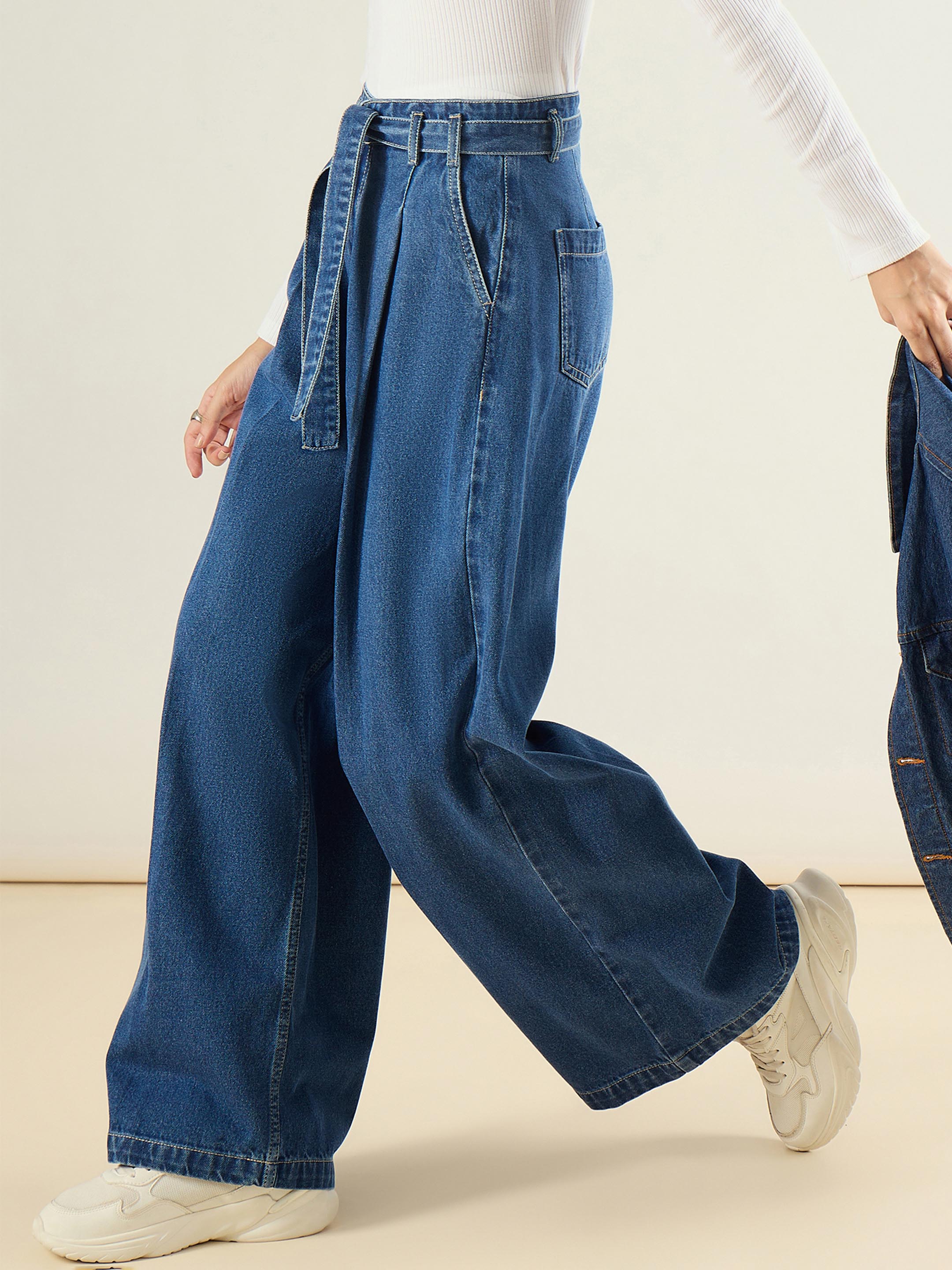 Women Blue Wash Wide Leg Belted Denim Jeans-SFJEAN0831
