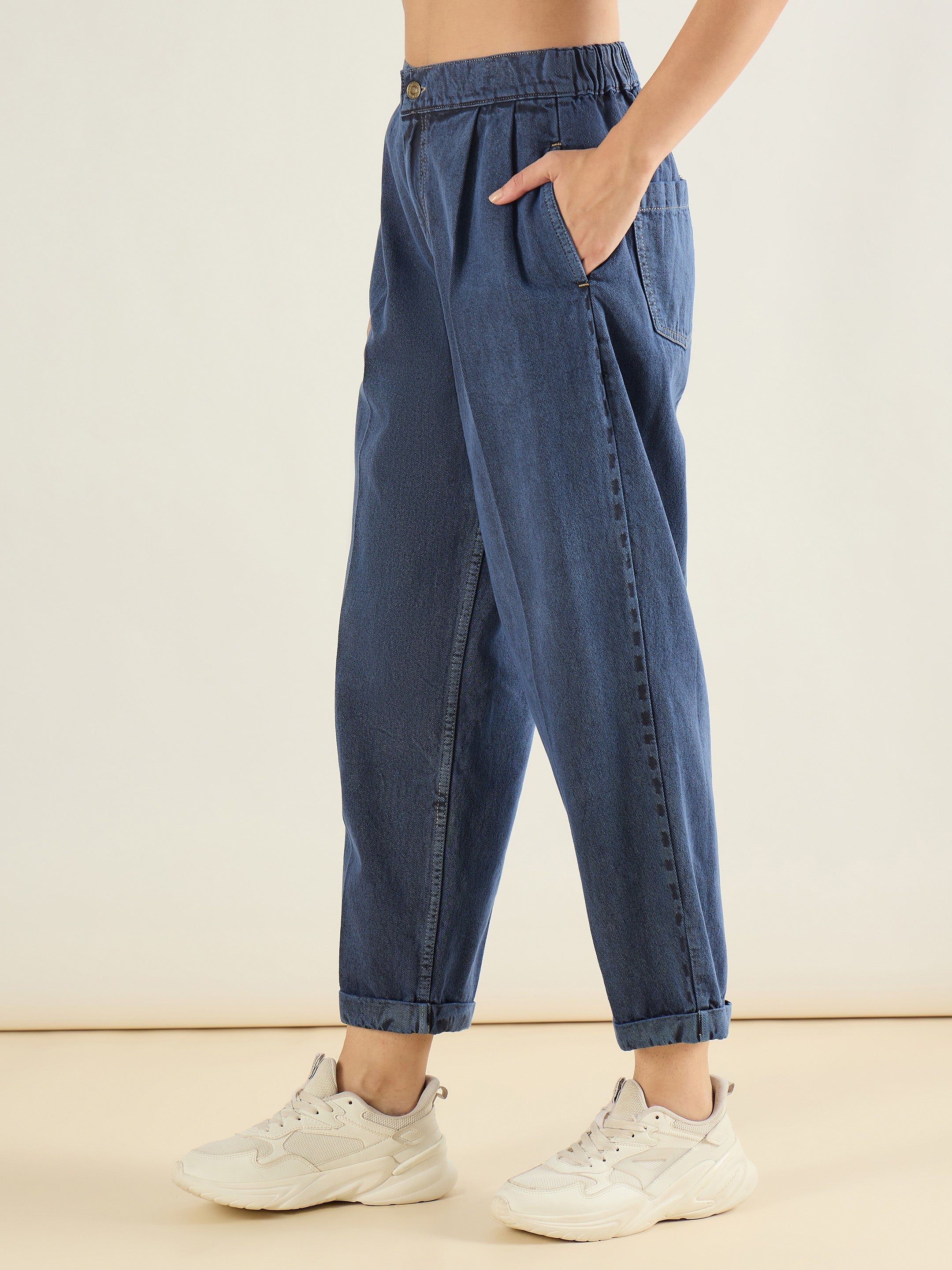 Women Blue Wash Roll Up Hem Barrel Jeans-SFJEAN0833