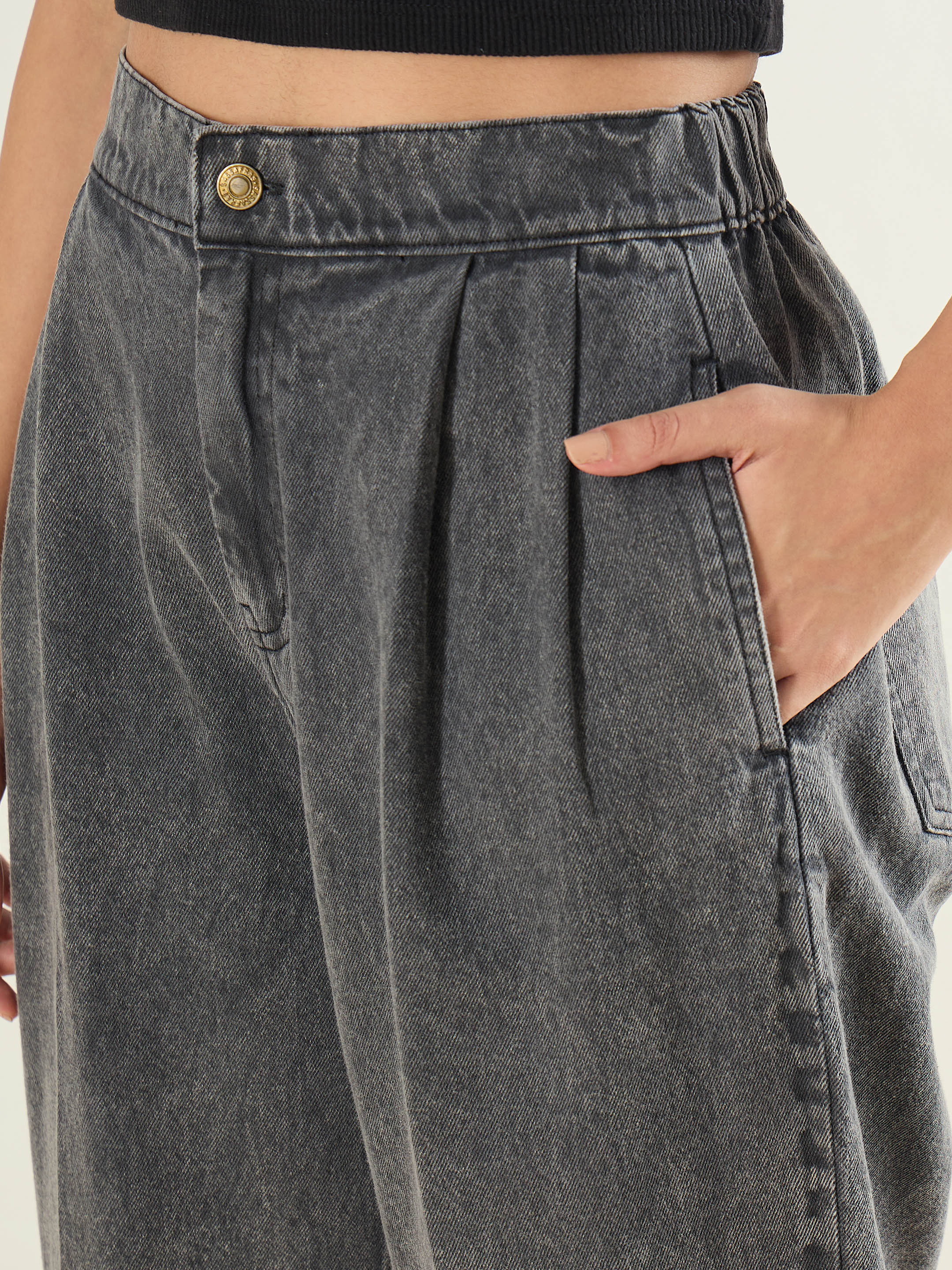 Women Grey Wash Roll Up Hem Barrel Jeans-SFJEAN0834