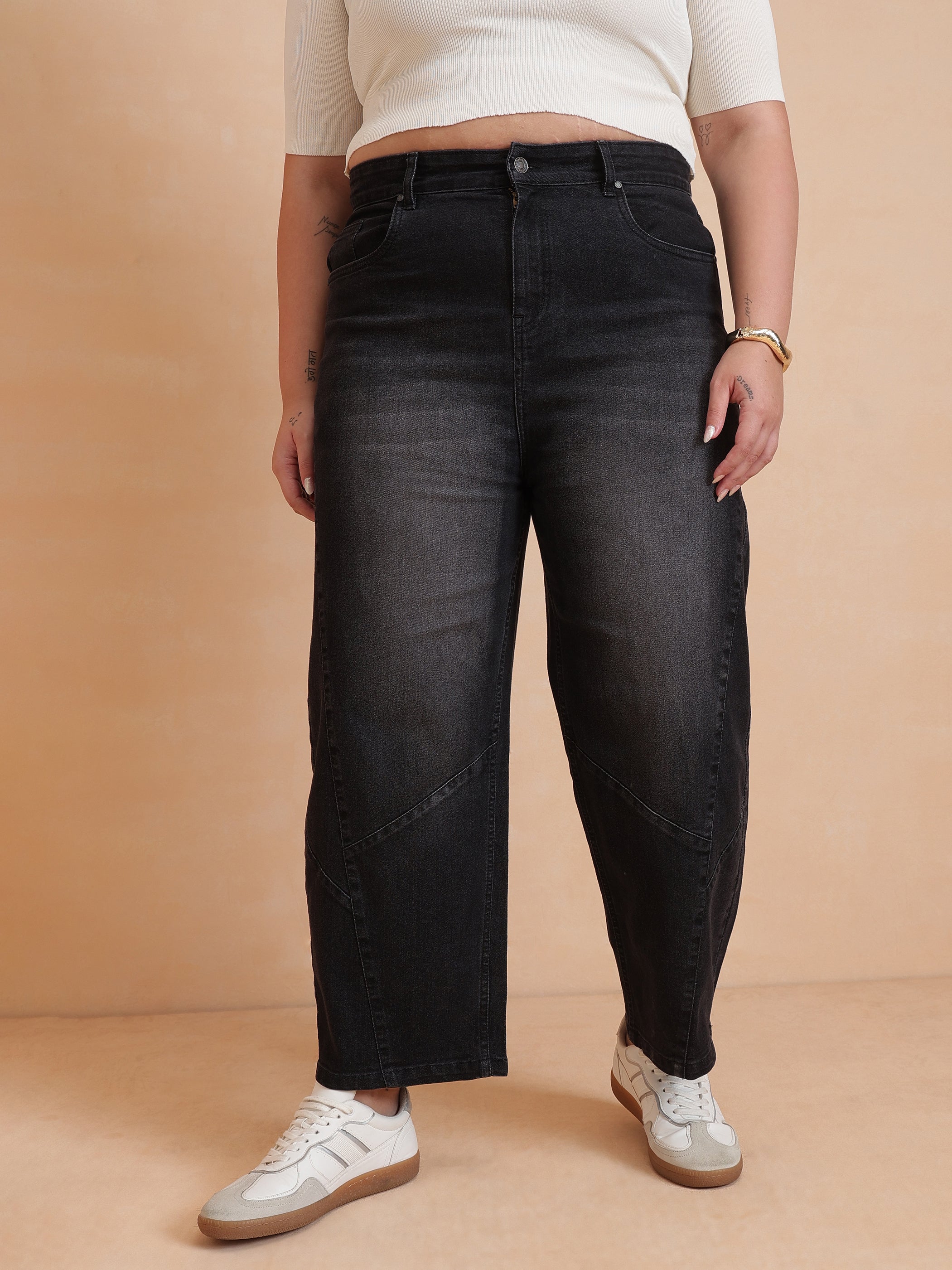 DesiQlo Black Wash Mom Fit Jeans - Black
