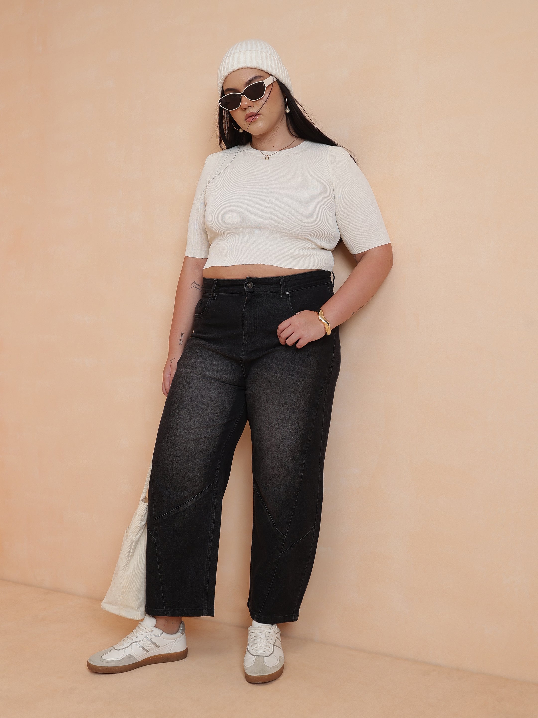 DesiQlo Black Wash Mom Fit Jeans - Black