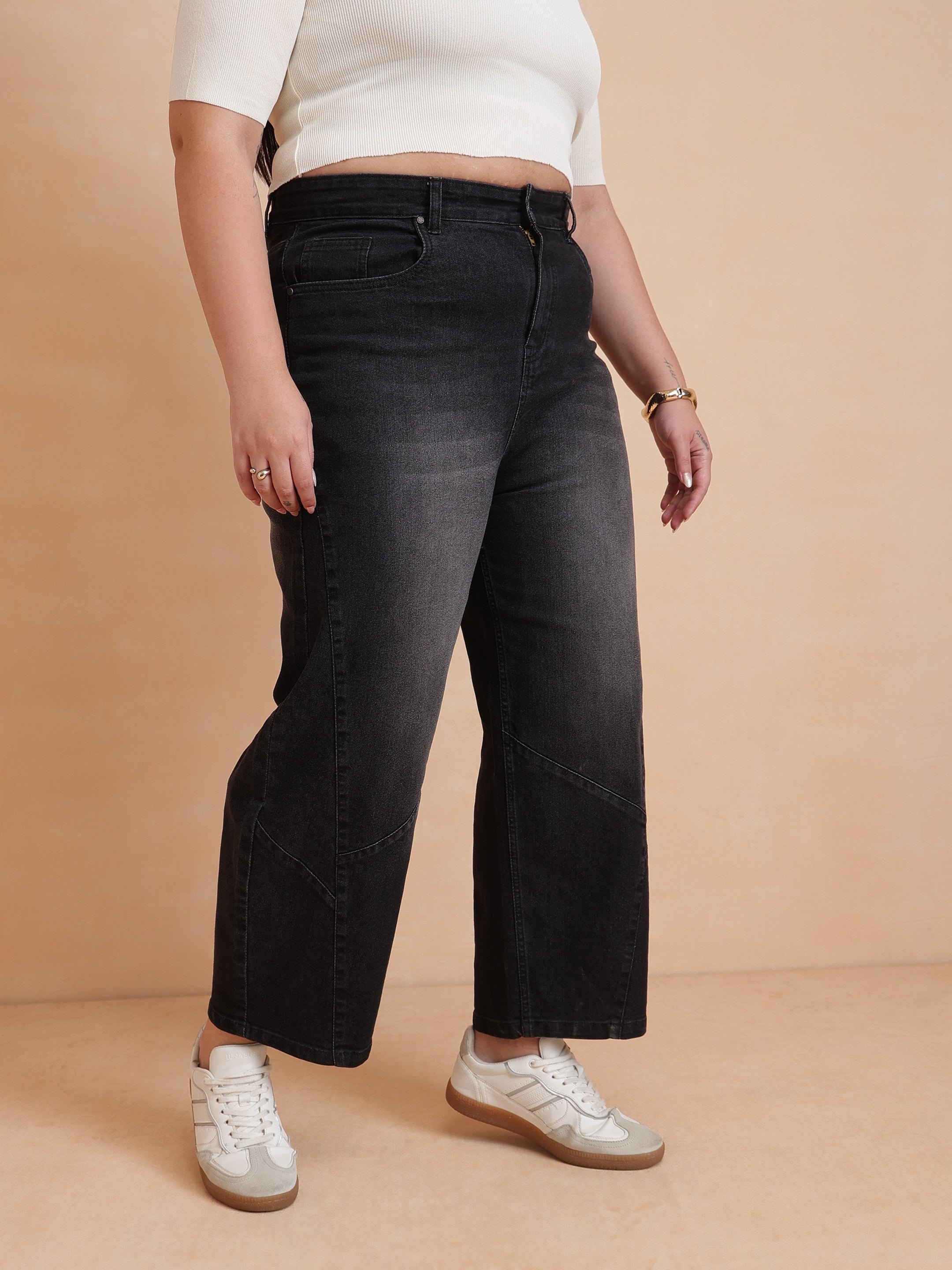 DesiQlo Black Wash Mom Fit Jeans - Black