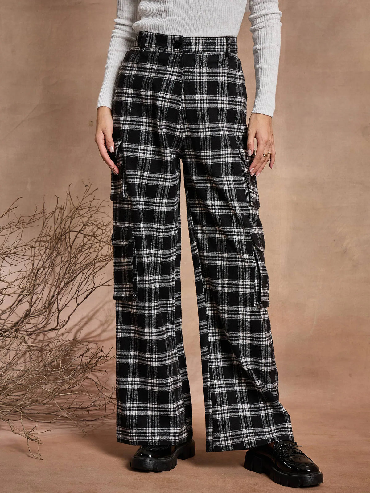 Women Black Check Straight Fit Cargo Pants-SFPANT50970