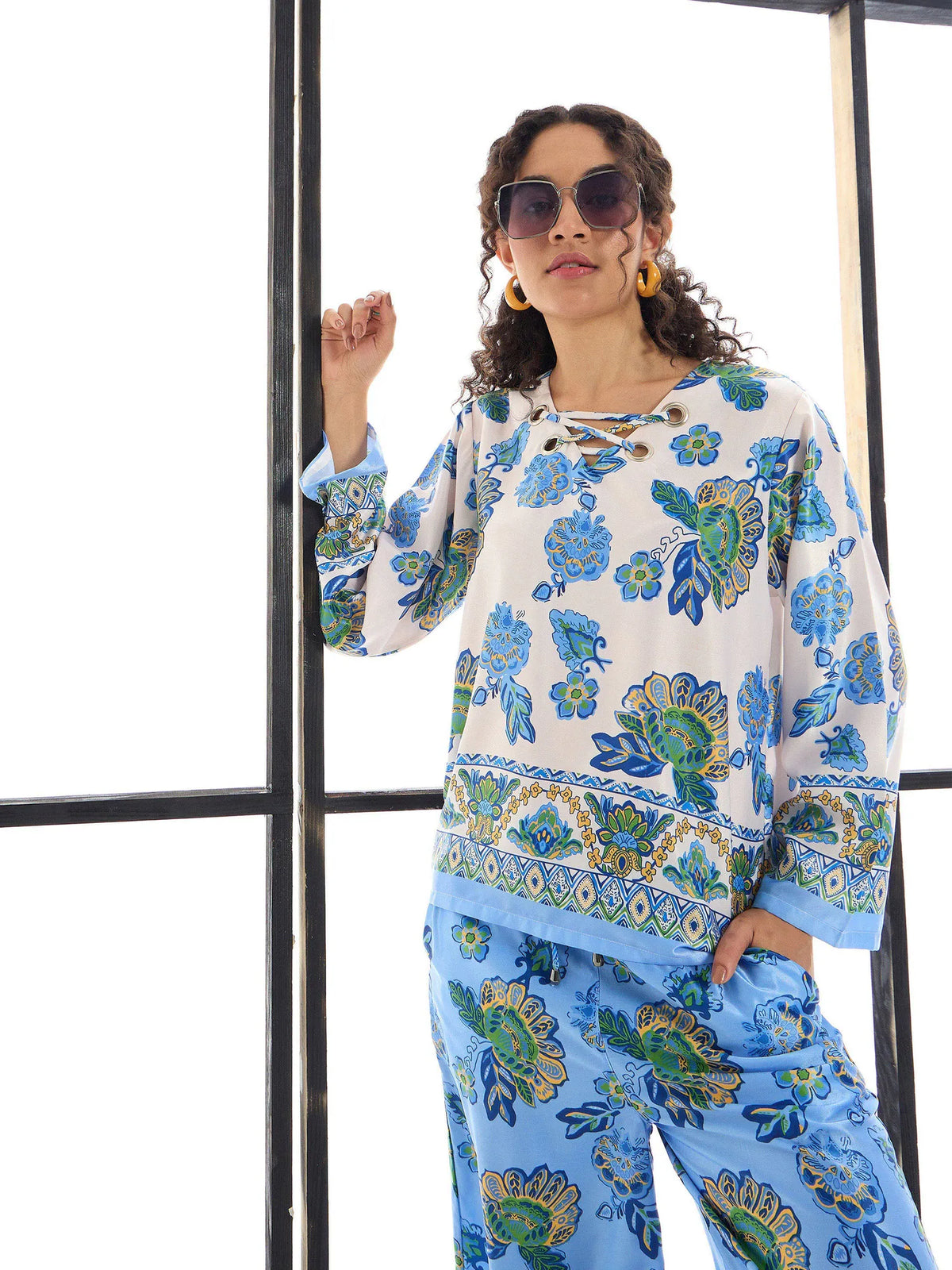 Women White & Blue Floral Top With Pants-SFSETS95990