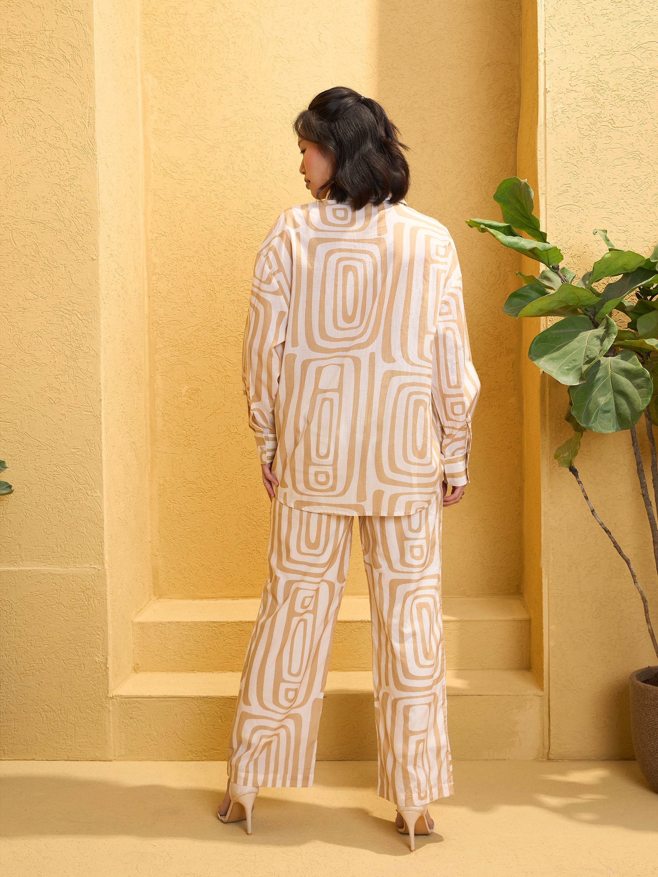 Women Beige & White Geometric Shirt With Pants-SFSETS96144