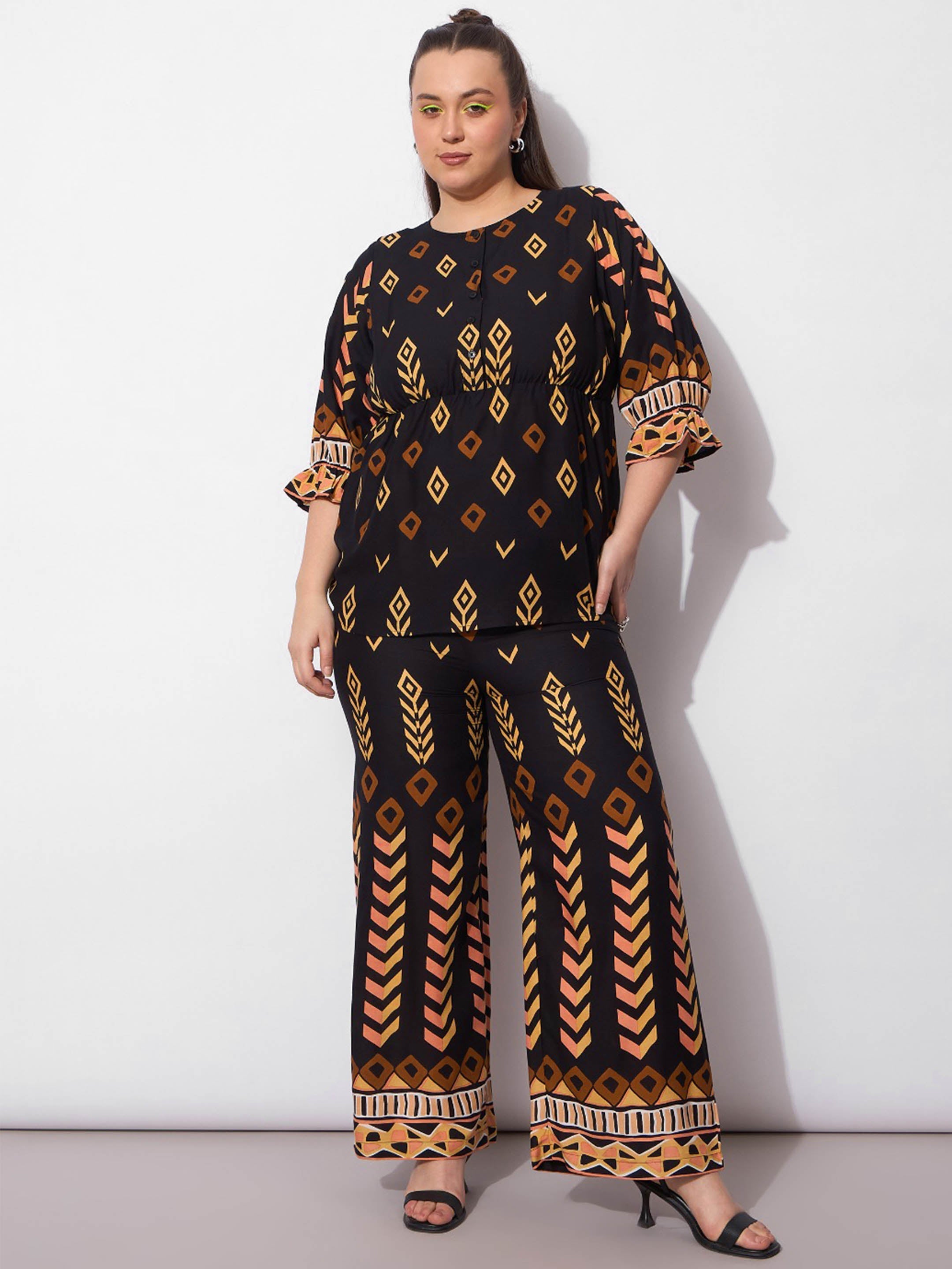 Women Black Geometric Peplum Top With Pants-SFSETS96413