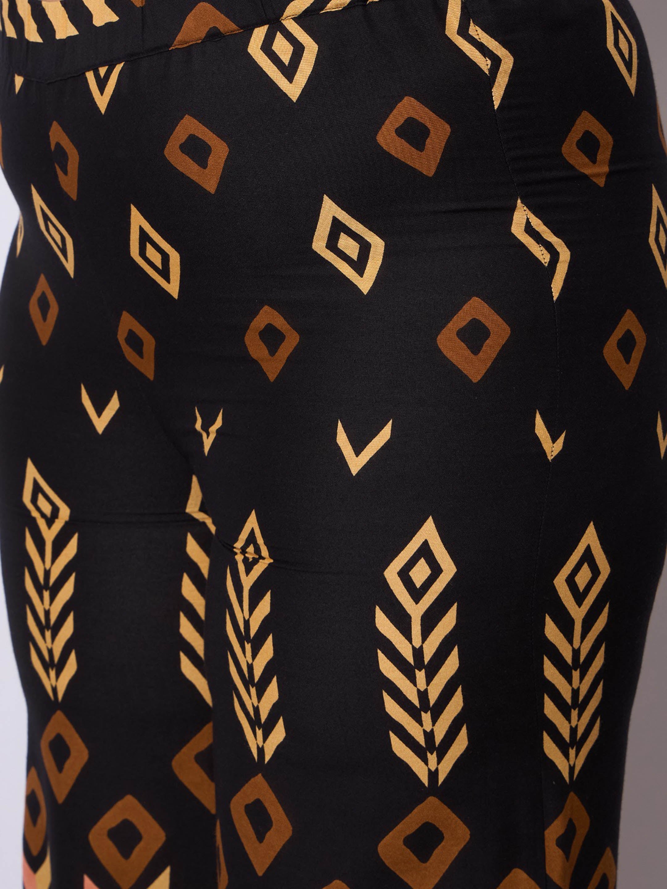 Women Black Geometric Peplum Top With Pants-SFSETS96413