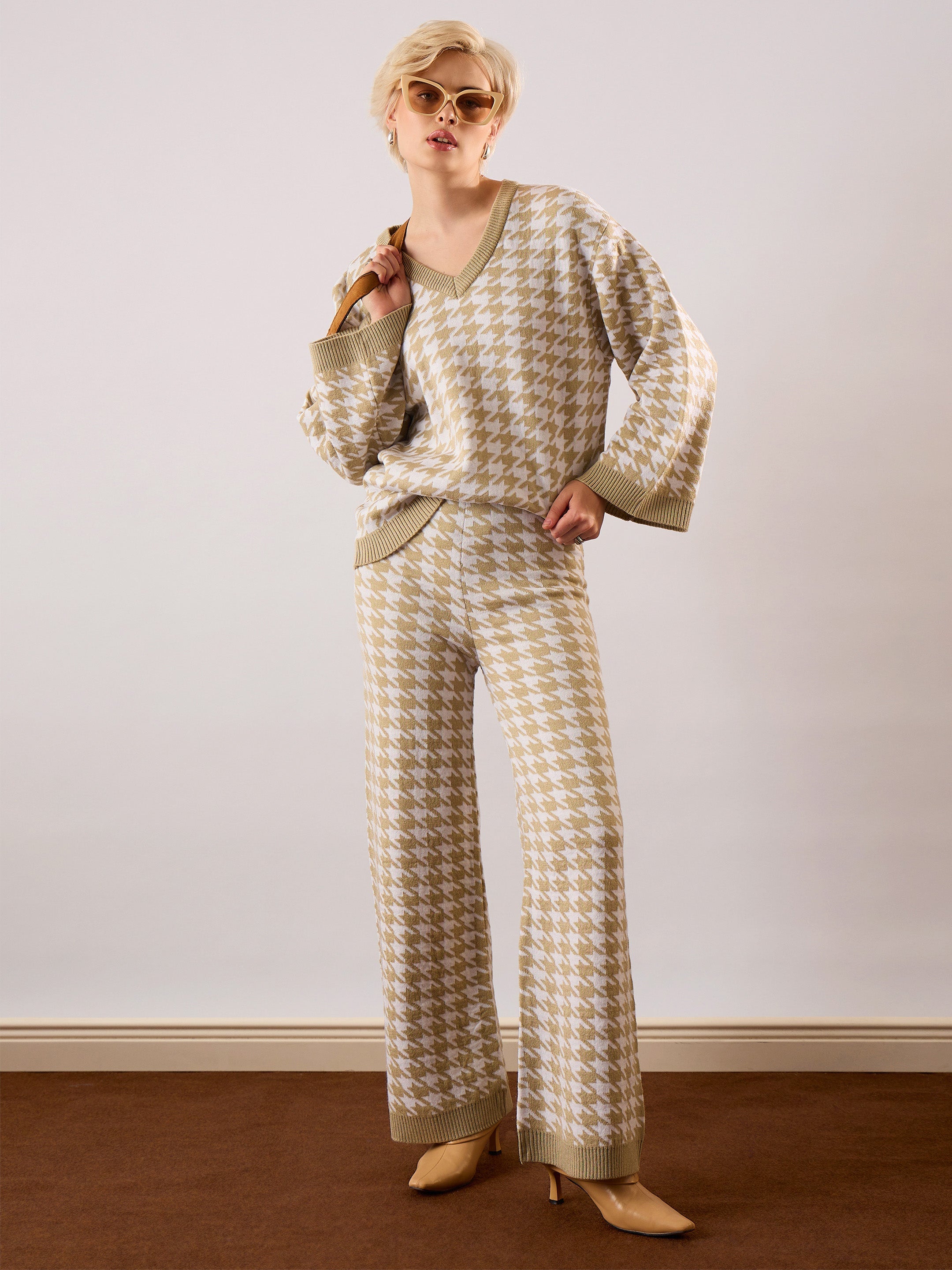 Women Beige & White Houndstooth V-Neck Sweater With Joggers-SFSETS96602