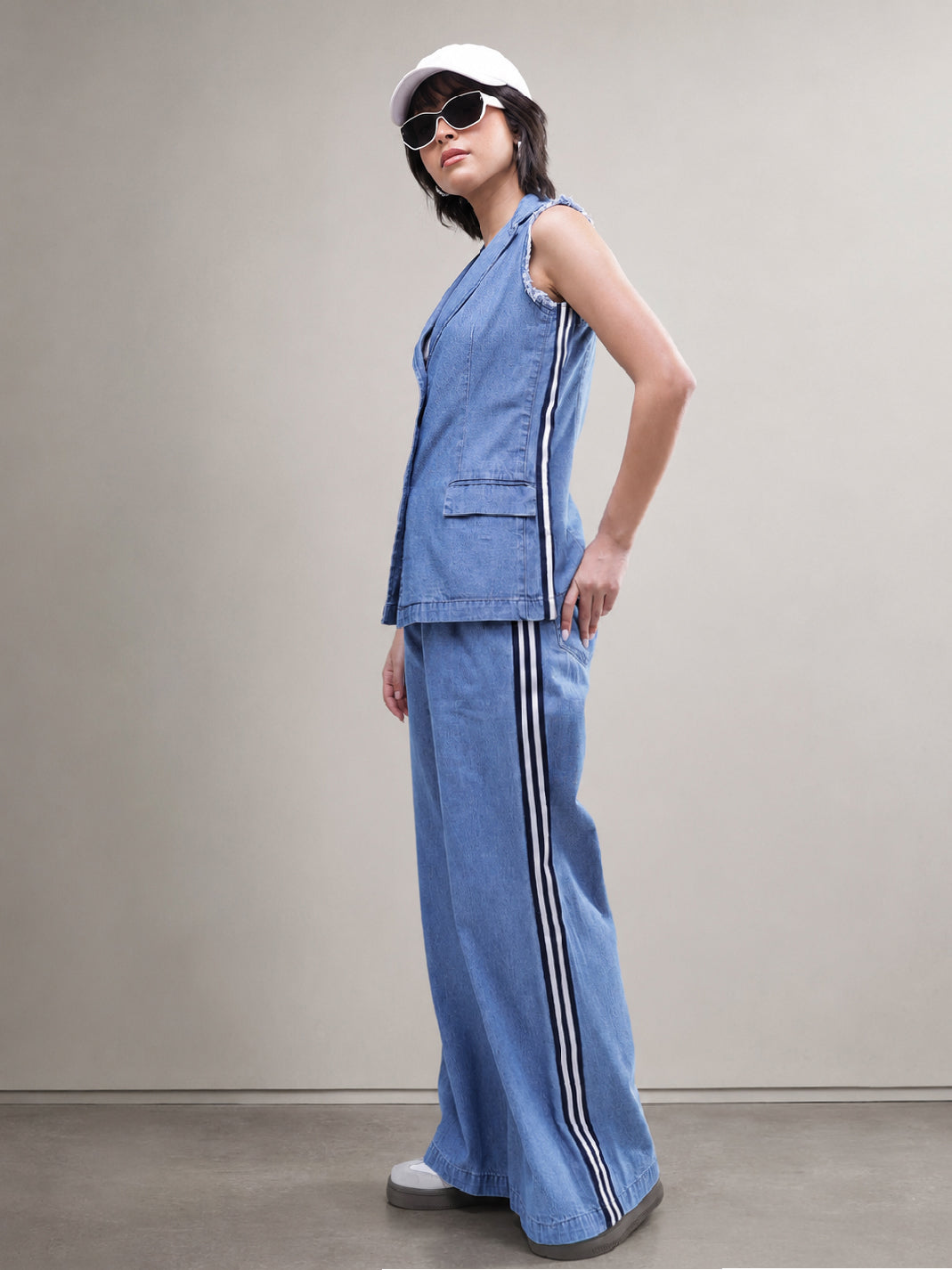 DesiQlo Blue Denim Sleeveless Blazer With Wide Leg Jeans - Blue
