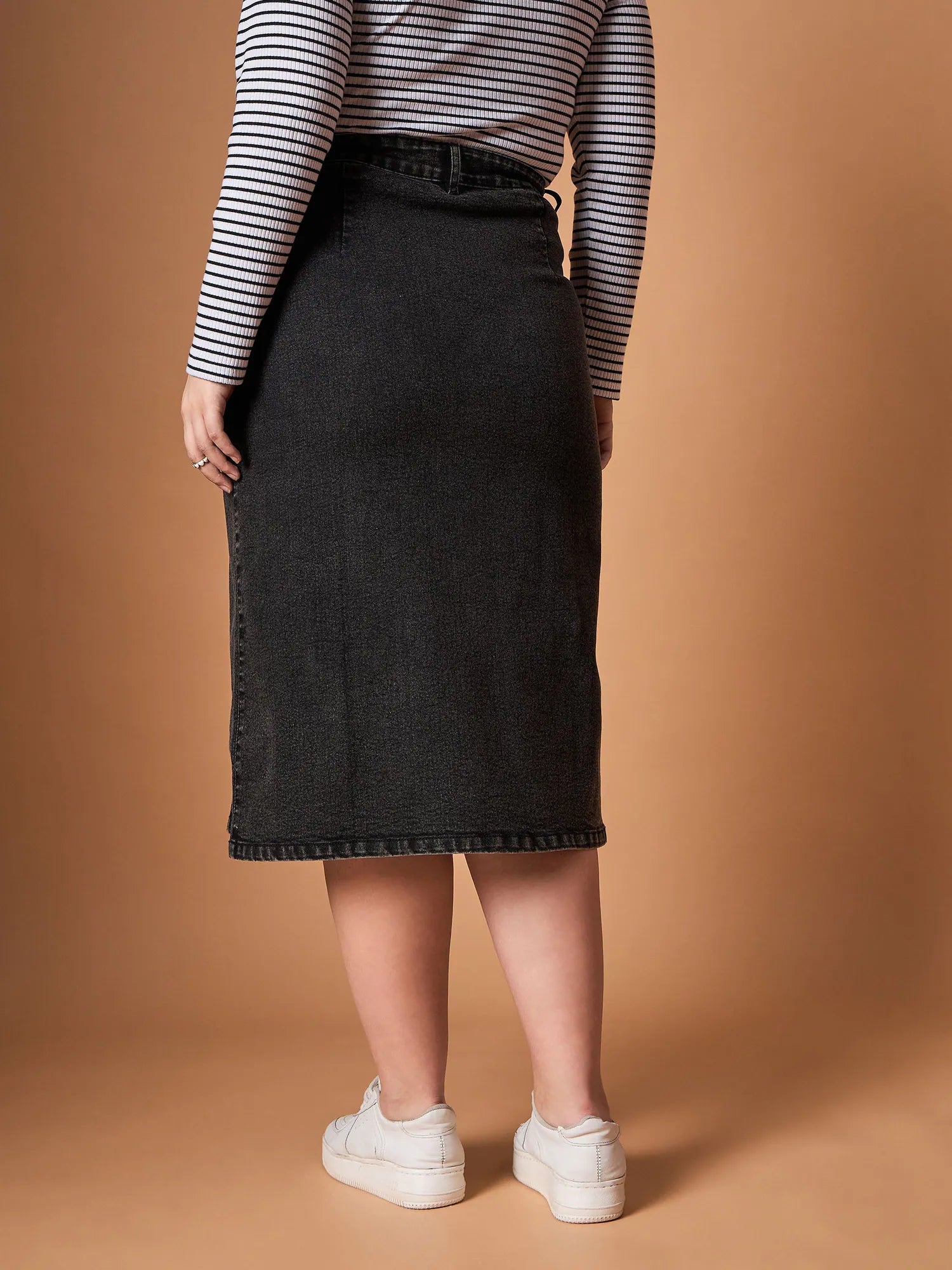 Black Acid Wash Denim Midi Skirt | Women's Western Wear