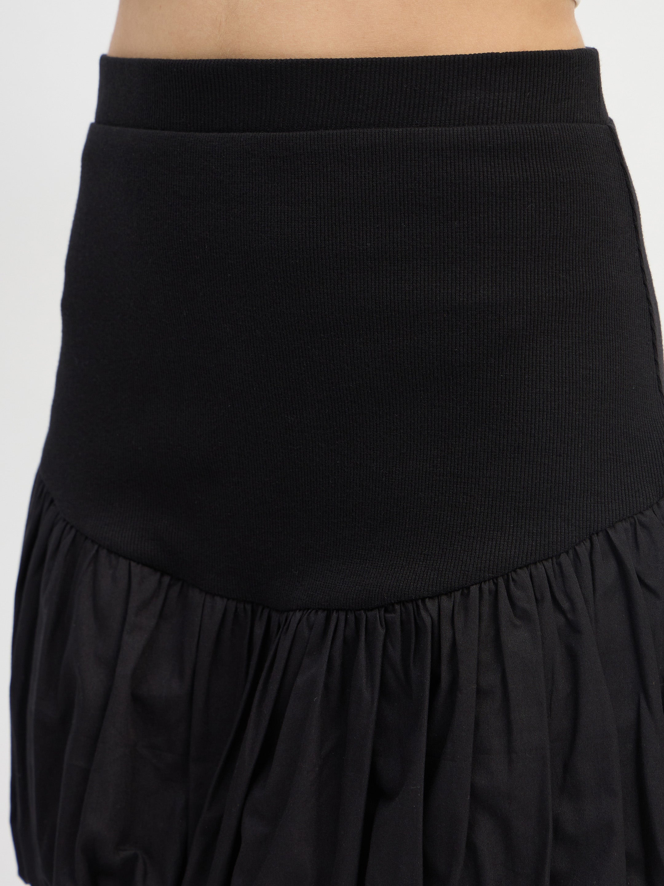 Women Black Rib Balloon Hem Mini Skirt-SFSKRT30544