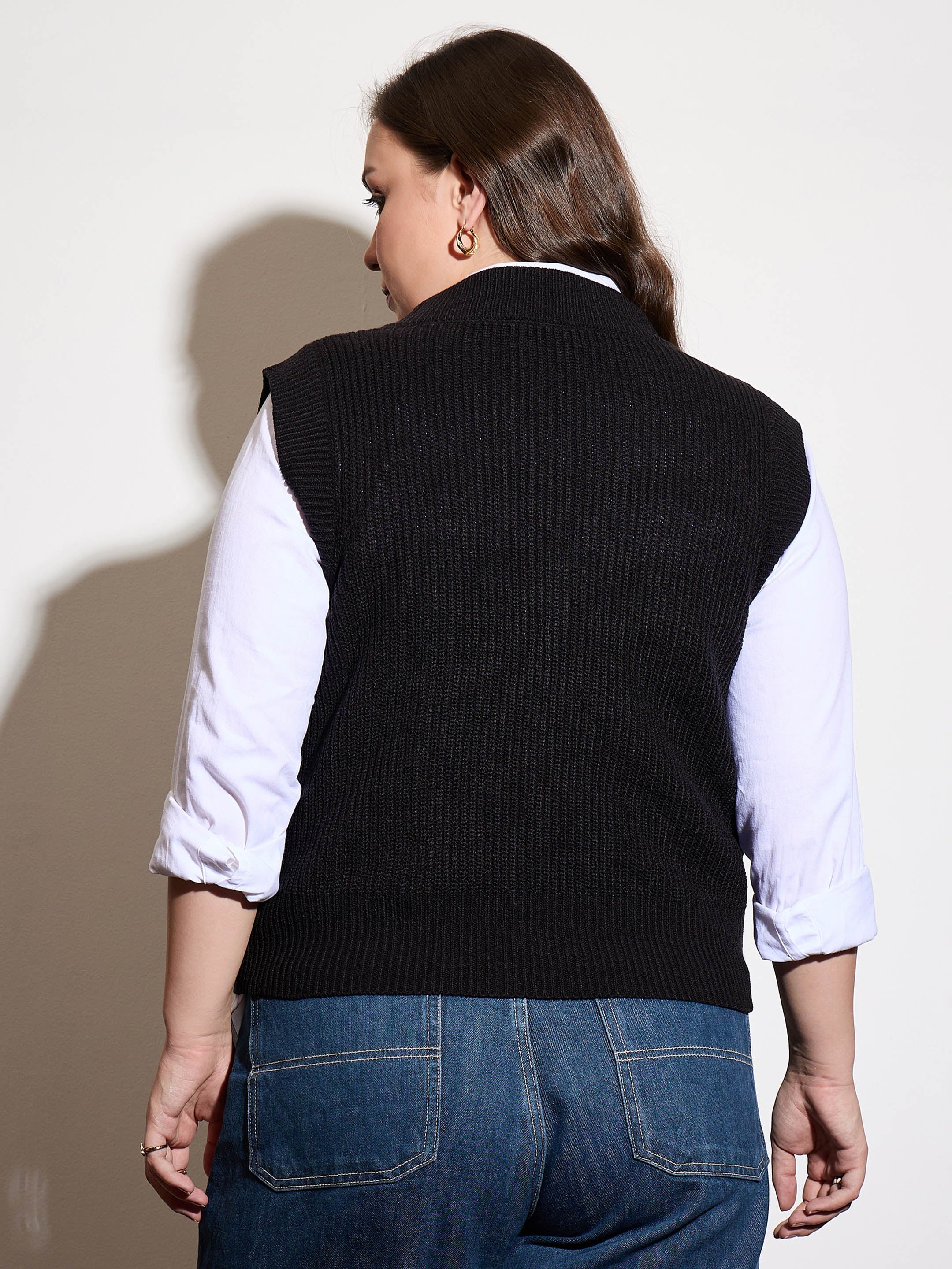 Women Curve Black Solid V-Neck Sweater Vest-SFSWSH7588