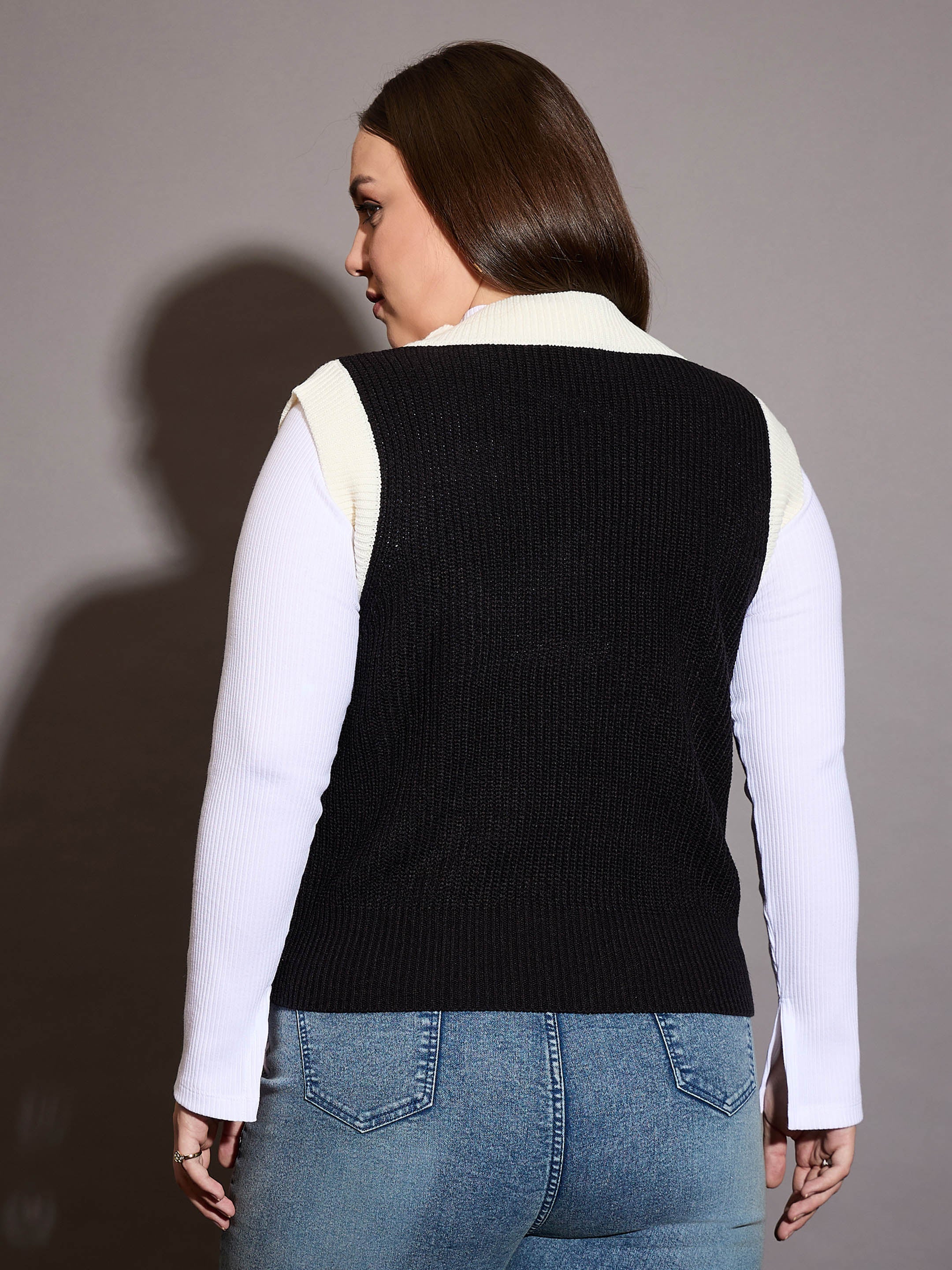 Women Curve Black & White Solid V-Neck Sweater Vest-SFSWSH7591