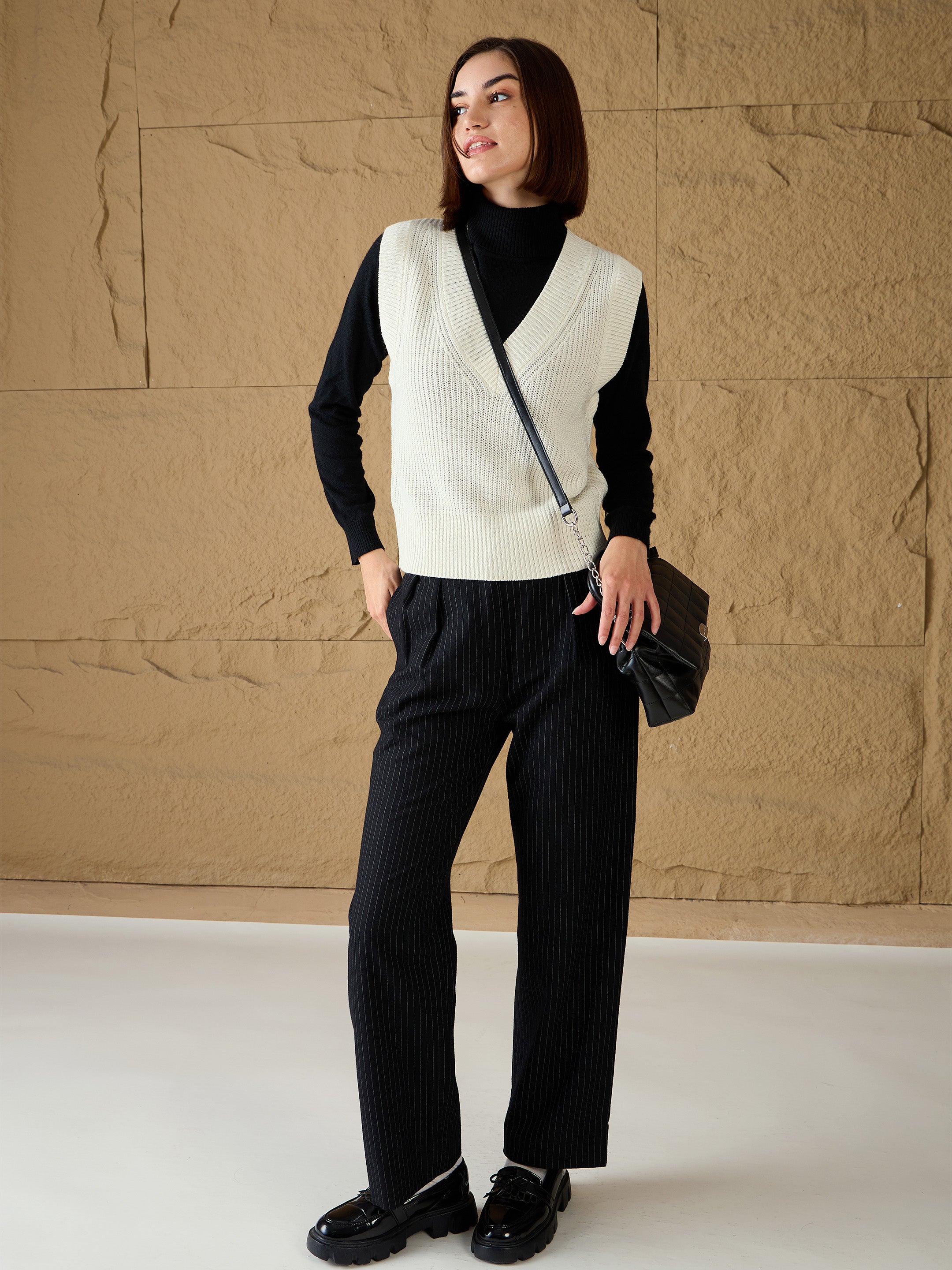 Women White Solid V-Neck Sweater Vest-SFSWSH7612