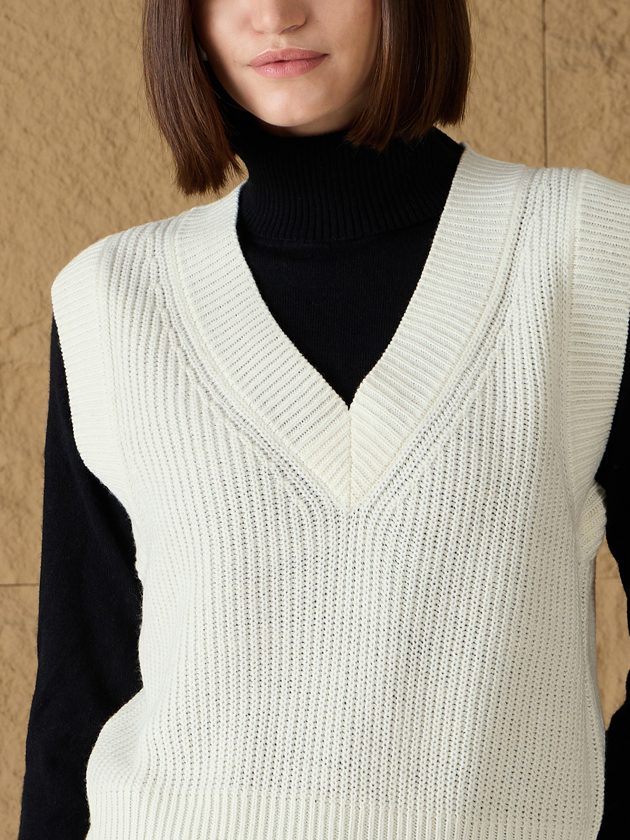 Women White Solid V-Neck Sweater Vest-SFSWSH7612