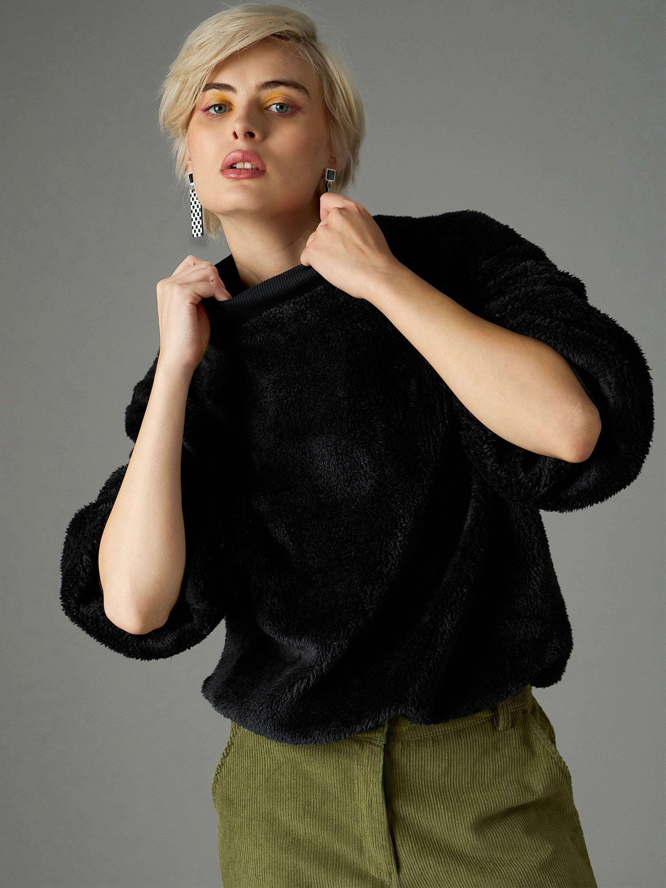 Women Black Balloon Sleeve Faux Fur Sweatshirt-SFSWSH7696
