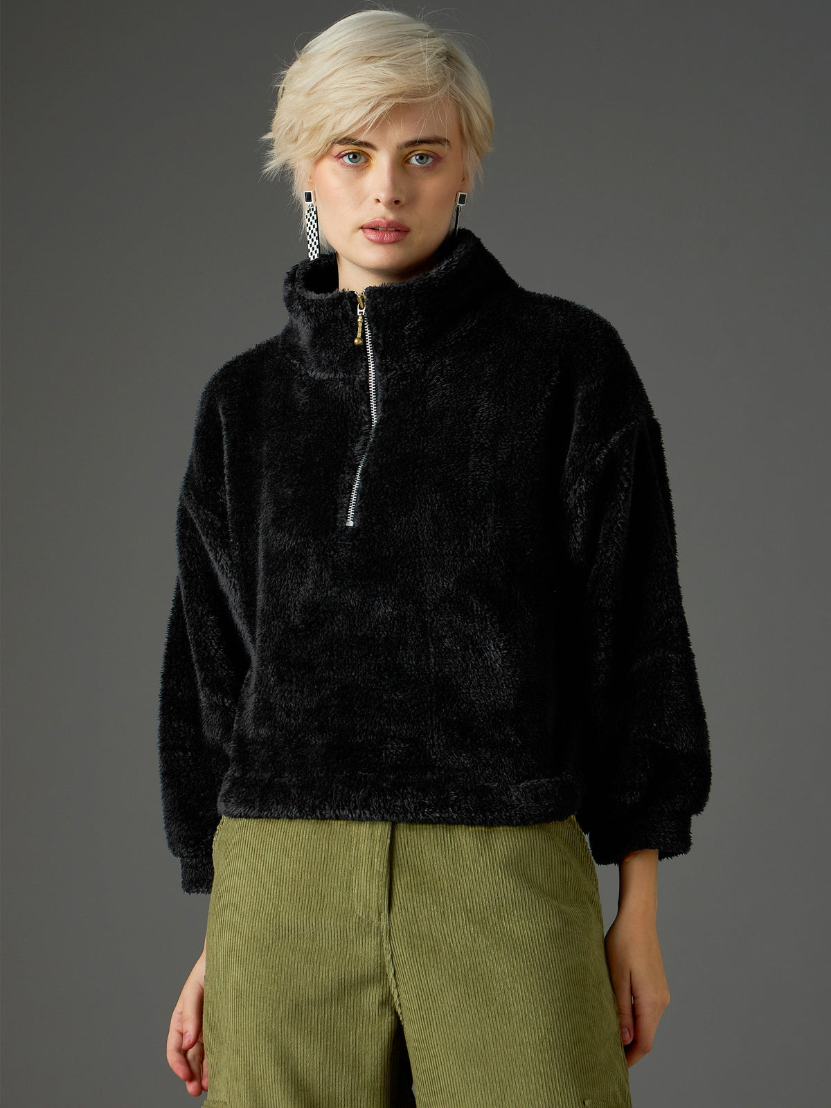 Women Black Zip Front Faux Fur Crop Sweatshirt-SFSWSH7698