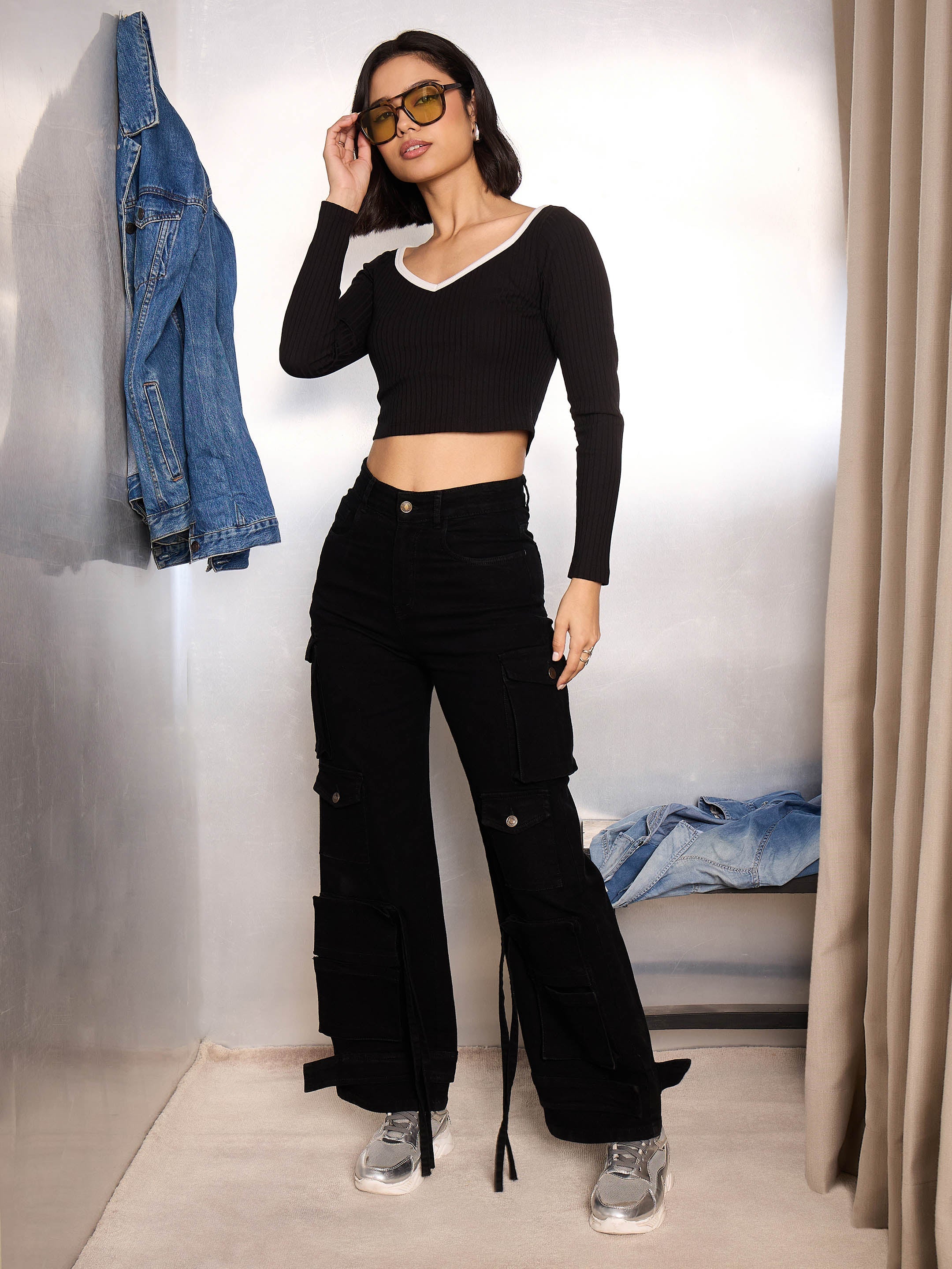 Women Black Rib Sweetheart Piping Neck Crop Top-SFTOPS42360