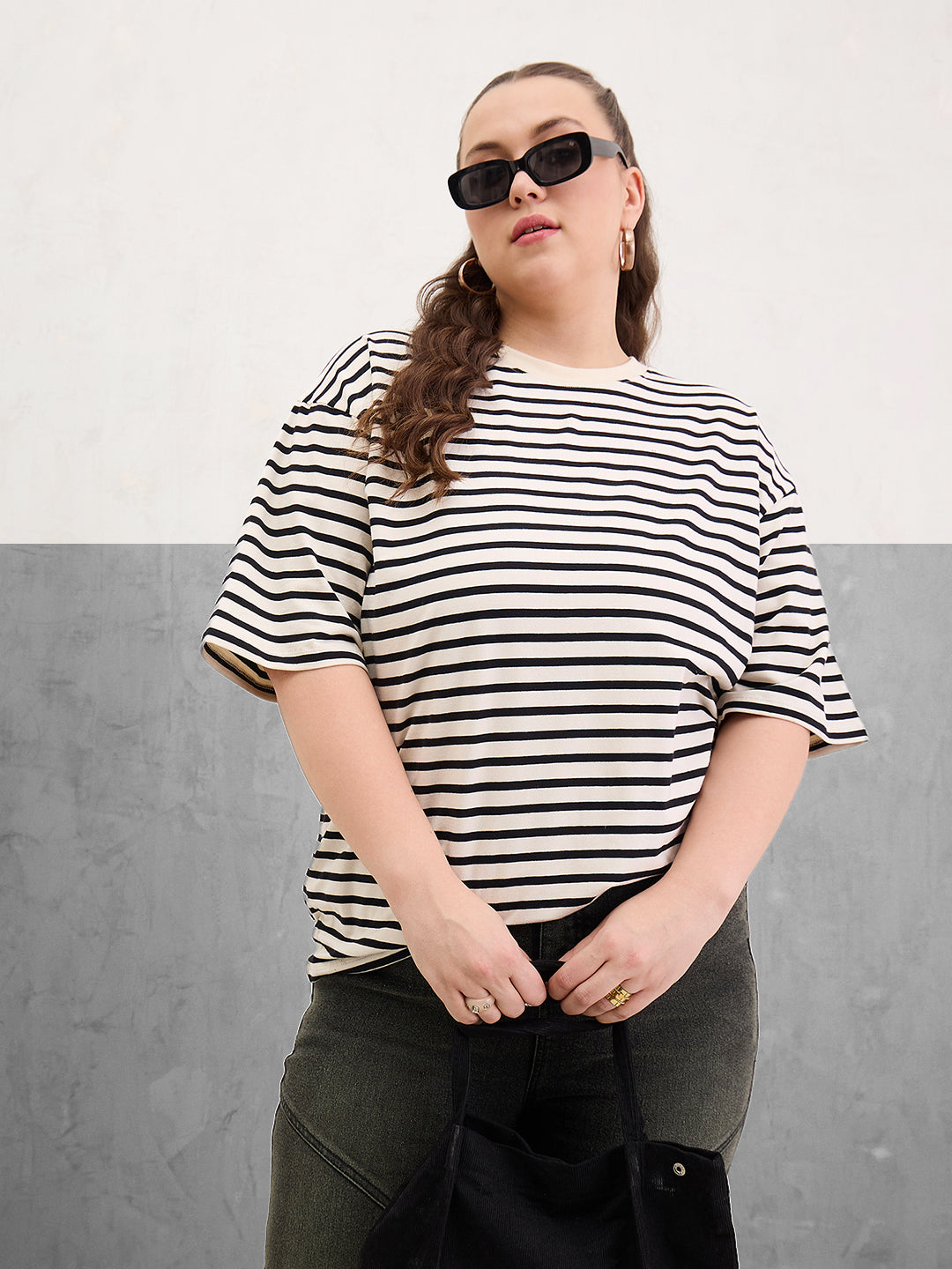 Women Black & Off White Stripe Round Neck T-Shirt-SFTOPS42404