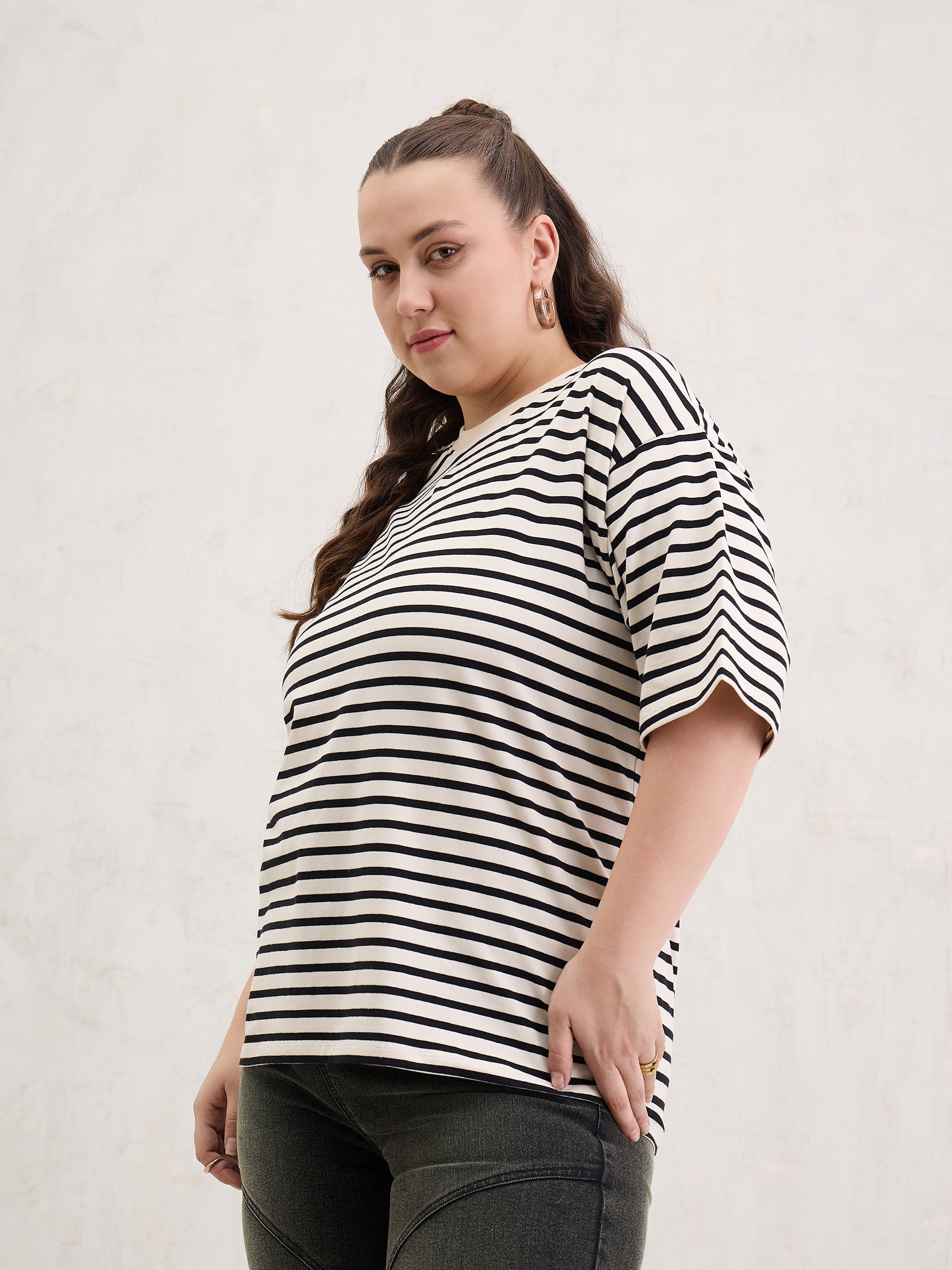 Women Black & Off White Stripe Round Neck T-Shirt-SFTOPS42404
