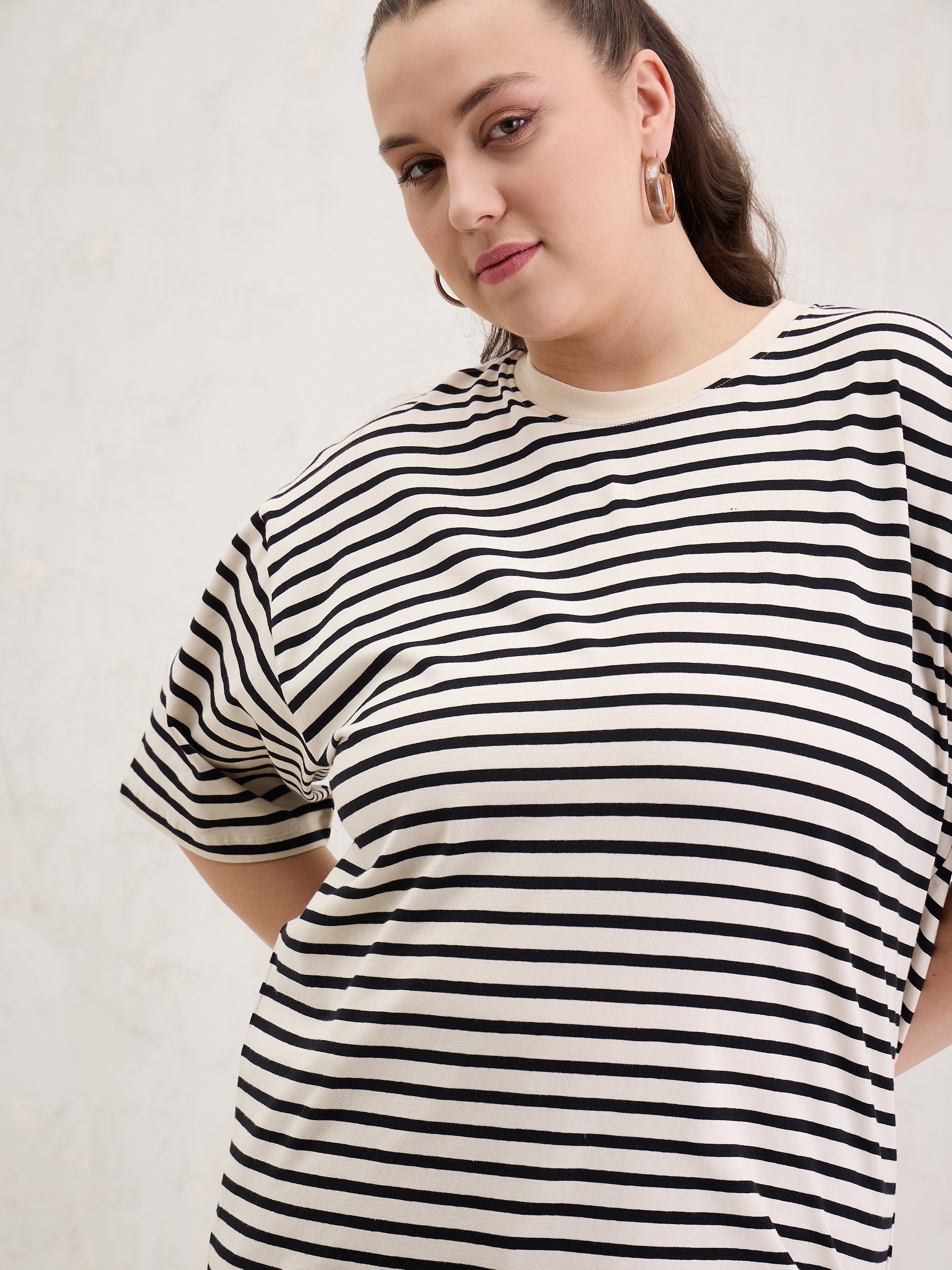 Women Black & Off White Stripe Round Neck T-Shirt-SFTOPS42404