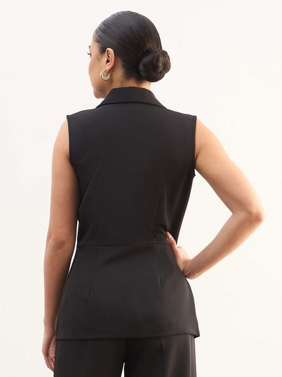 DesiQlo Black Notch Collar Sleeveless Regular Top - Black