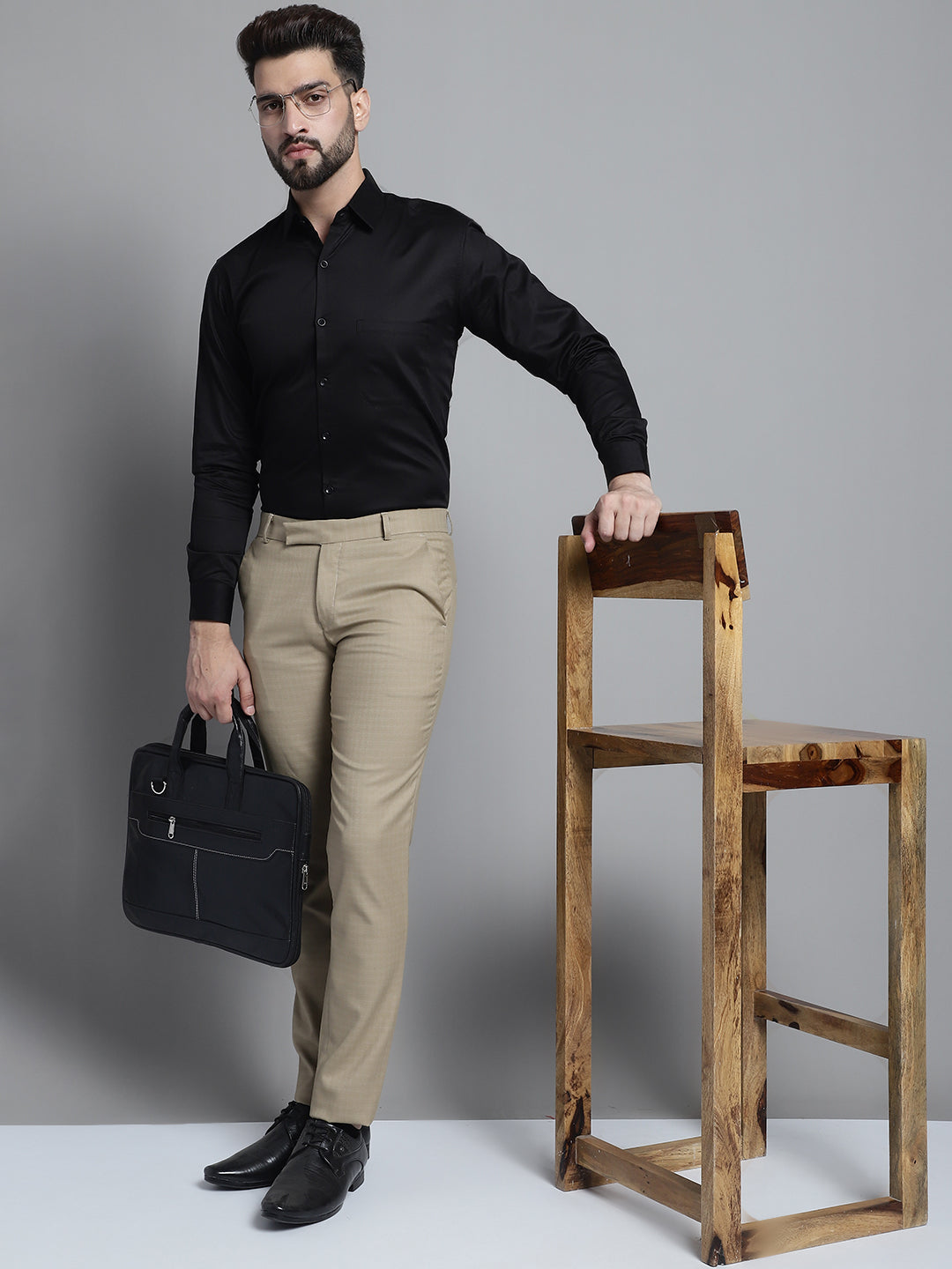 DesiQlo Men Solid Formal Shirt - Black