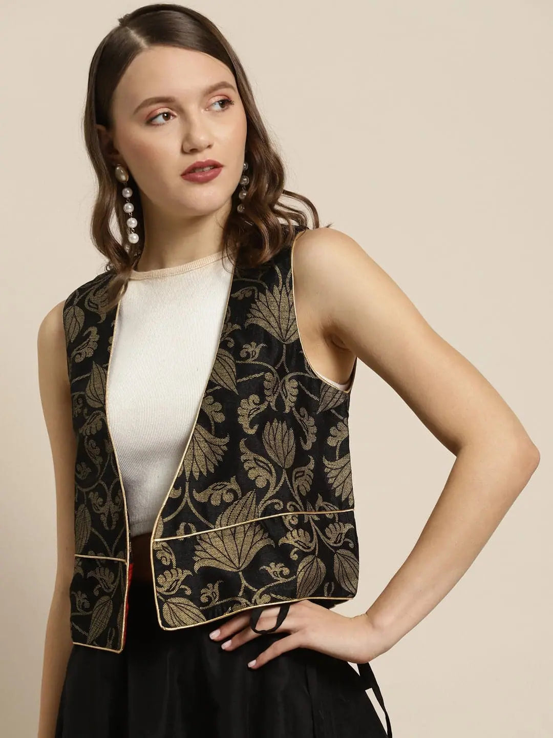 Women Printed Black Sleeveless Jacket