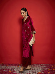 Women Fuchsia Velvet All Over Embroidered Straight Kurta-SHKUR00495