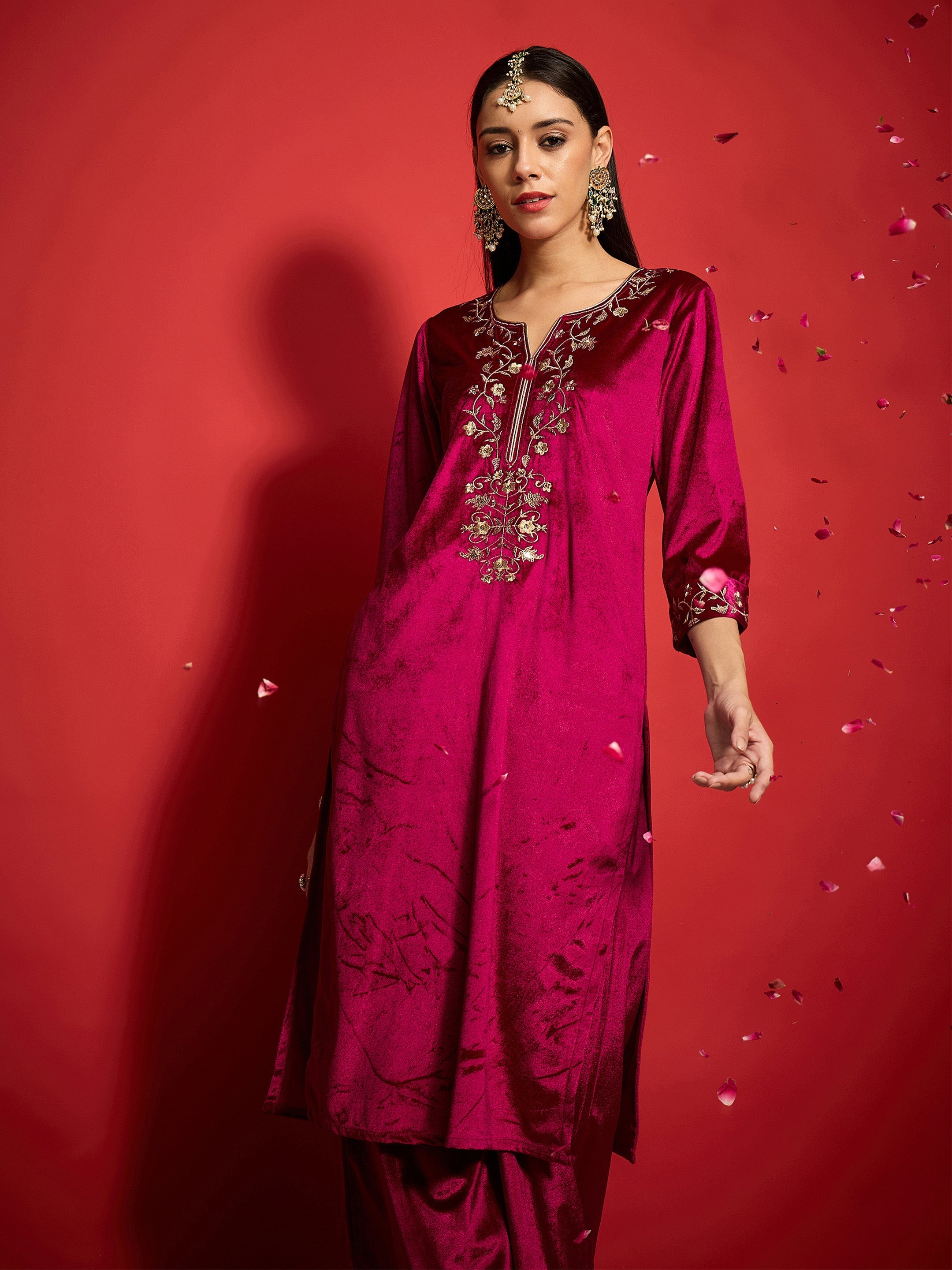 Women Fuchsia Velvet Zari Embroidered Round Neck Straight Kurta-SHKUR00506