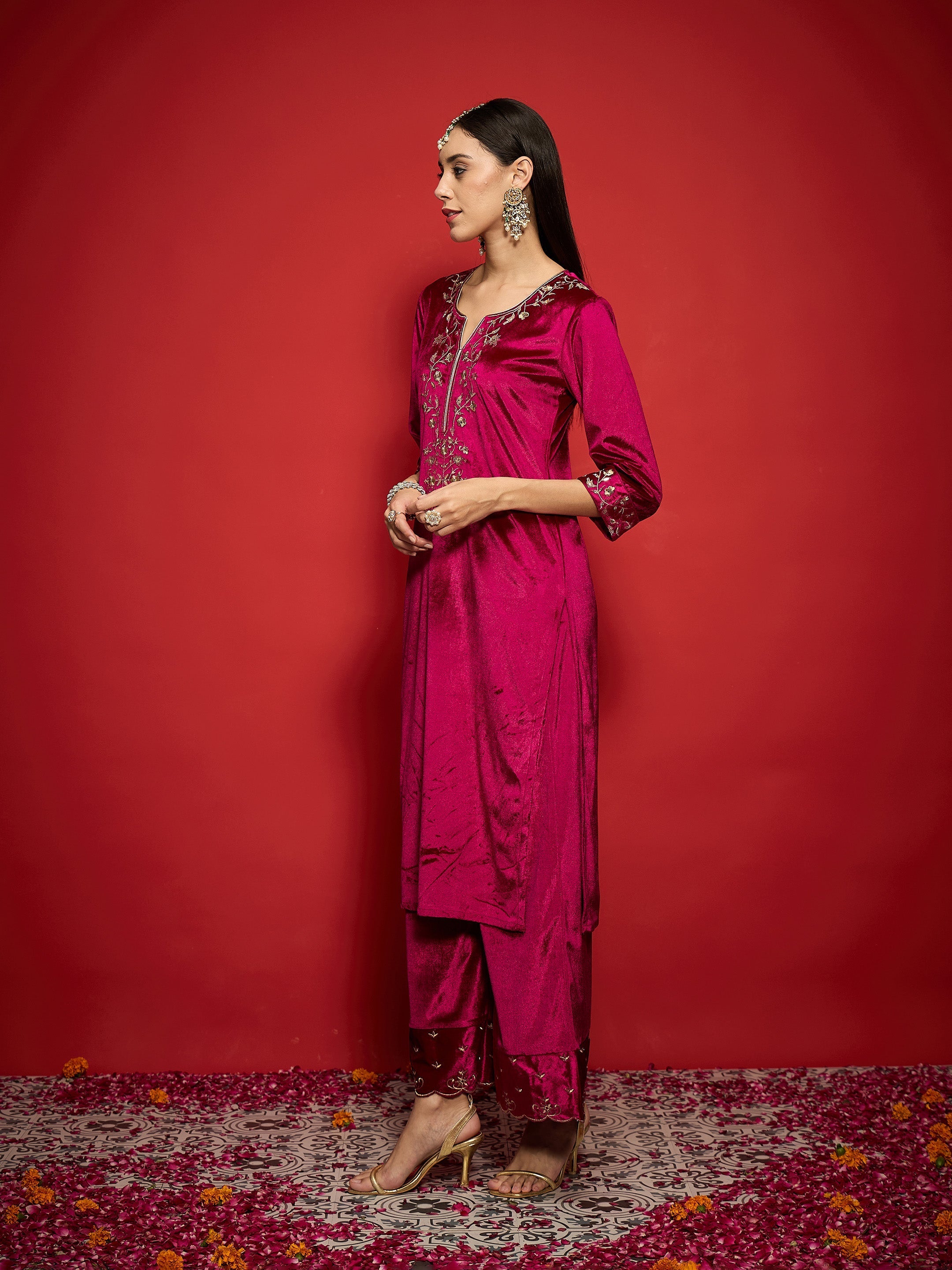 Women Fuchsia Velvet Zari Embroidered Round Neck Straight Kurta-SHKUR00506