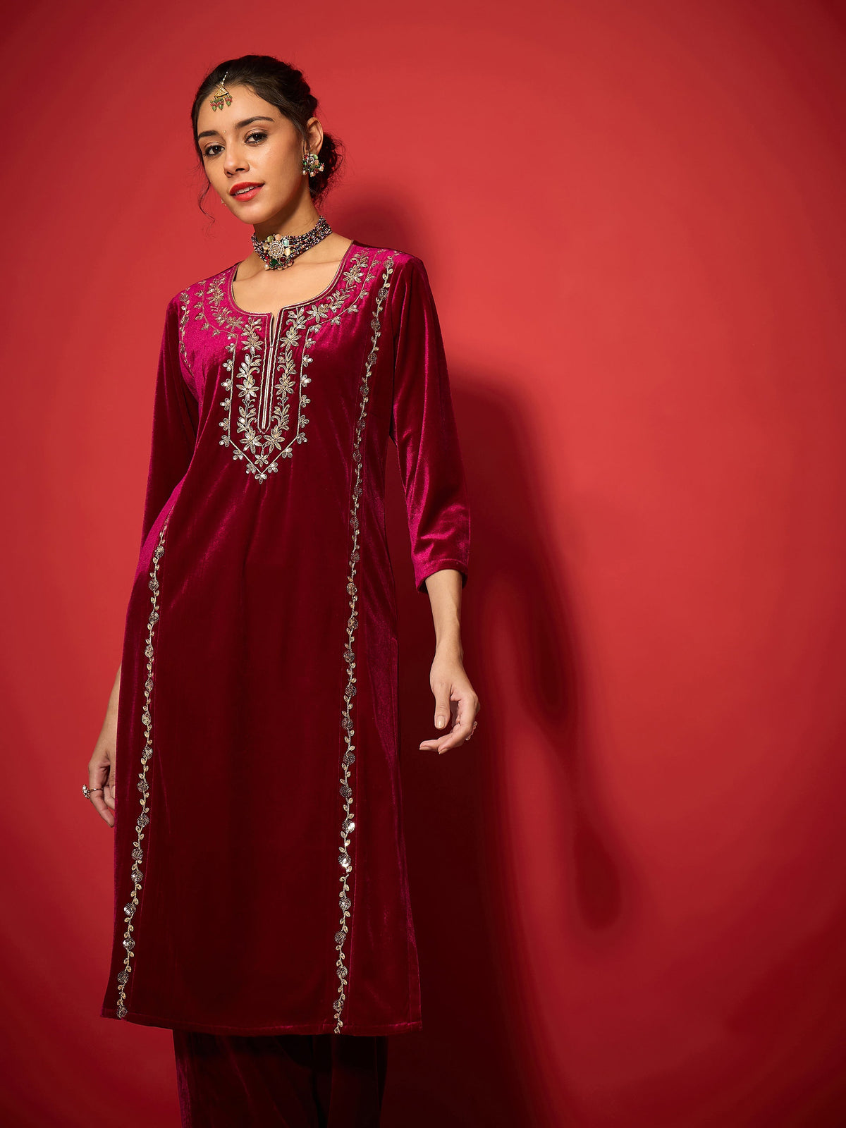 Women Fuchsia Velvet Embroidered Round Neck Kurta-SHKUR35003