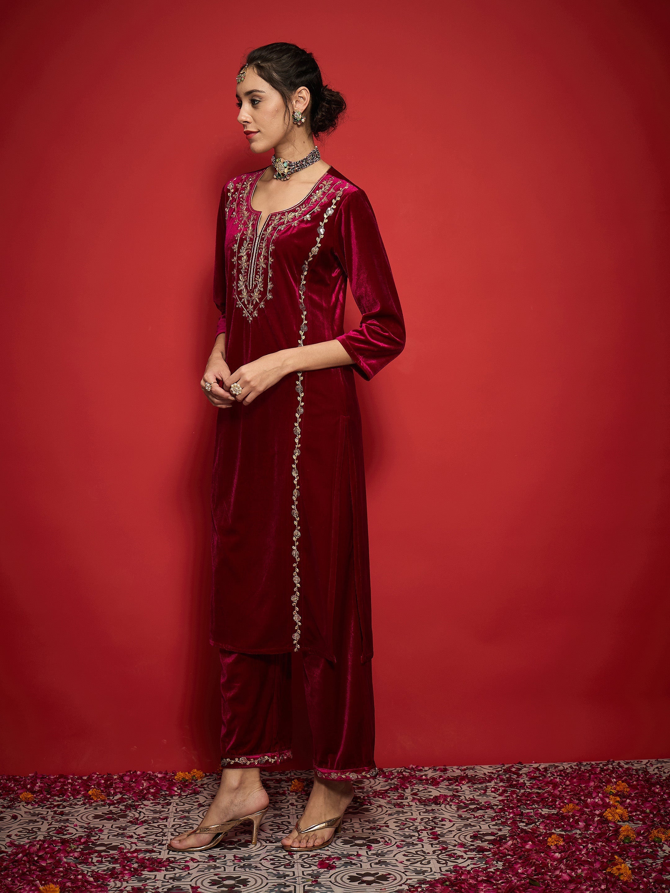 Women Fuchsia Velvet Embroidered Round Neck Kurta-SHKUR35003