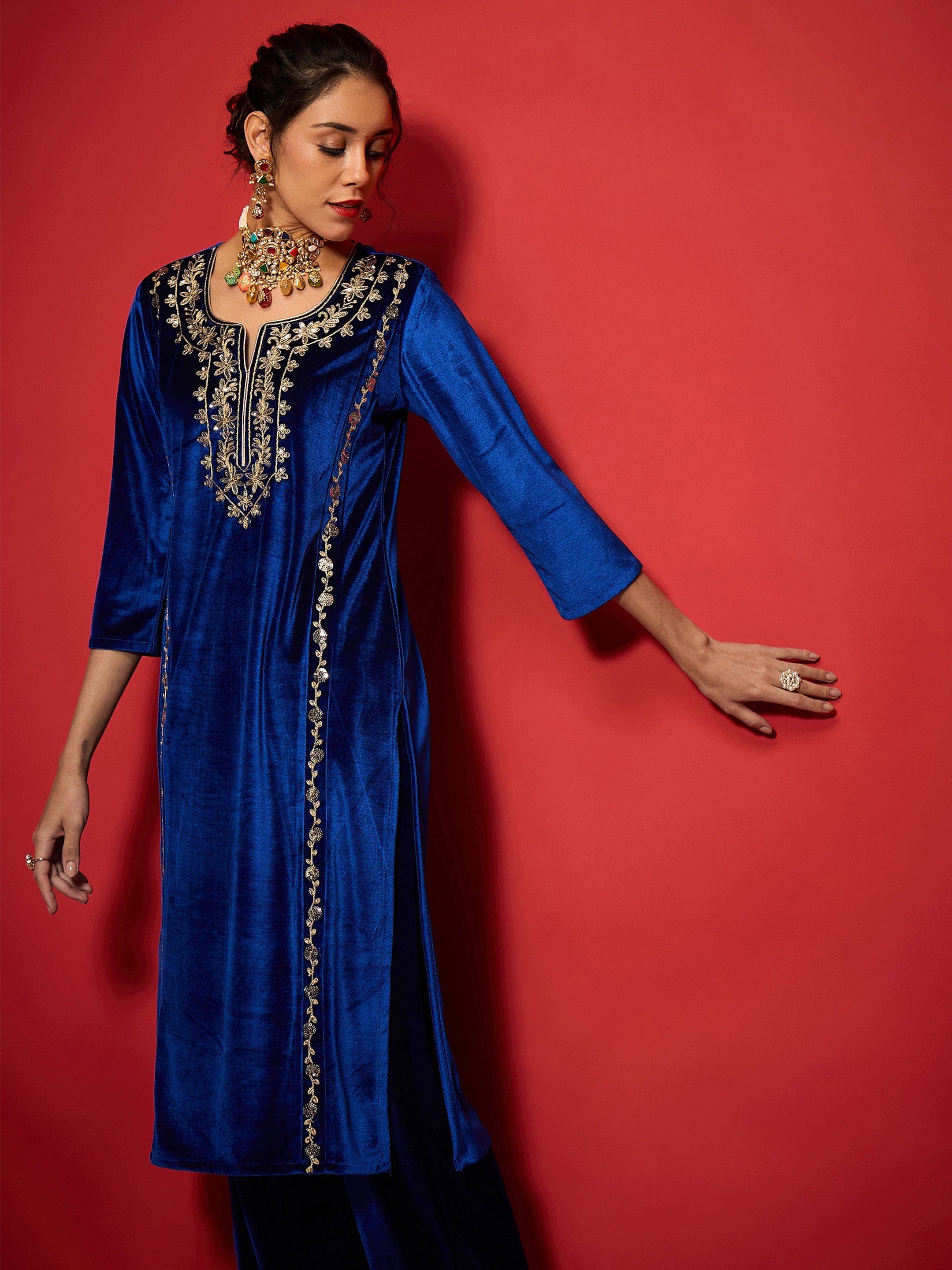 Women Royal Blue Velvet Embroidered Round Neck Kurta-SHKUR35004