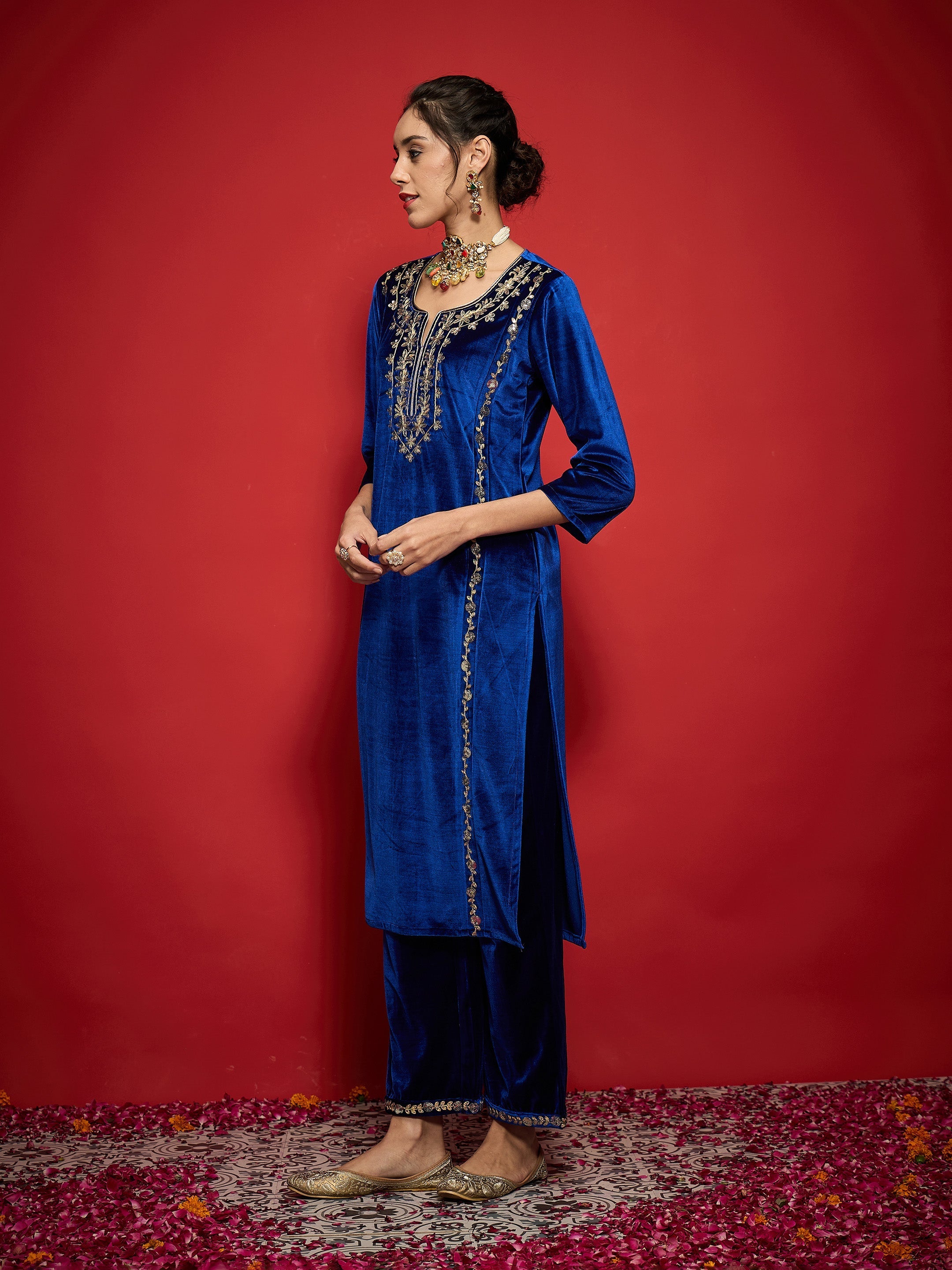 Women Royal Blue Velvet Embroidered Round Neck Kurta-SHKUR35004