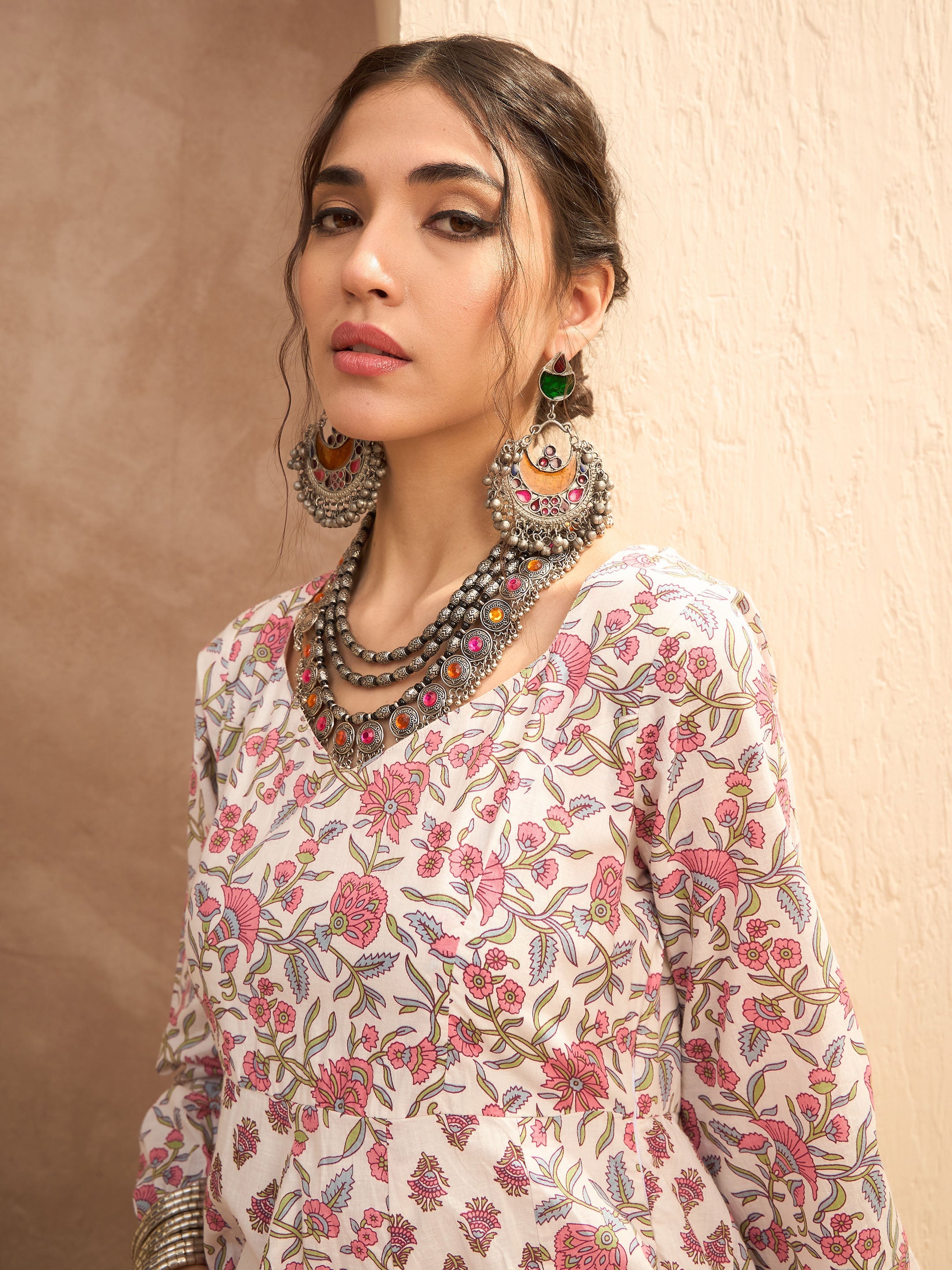 Women White Floral Sweetheart Neck Anarkali Kurta-SHKUR35014