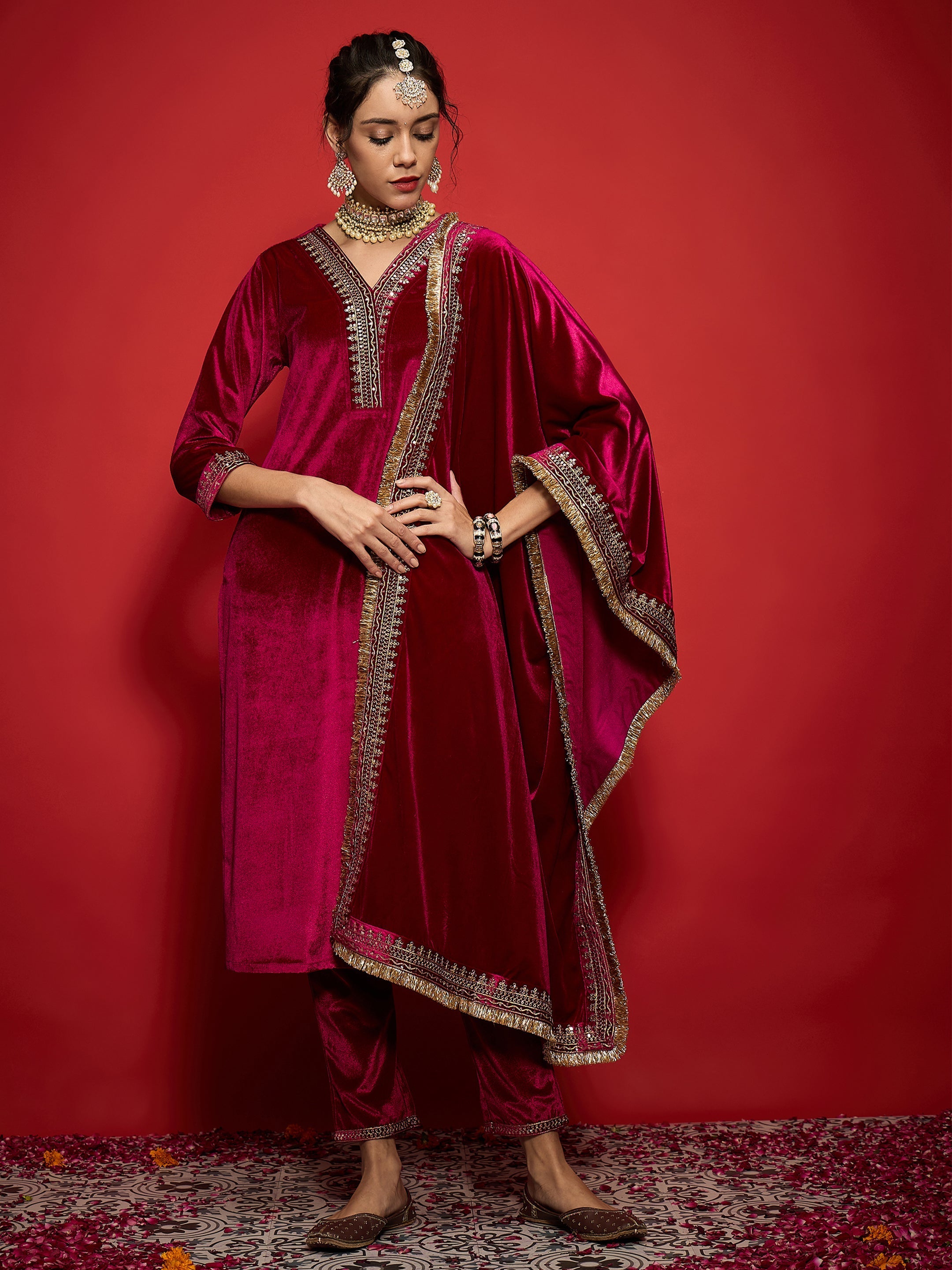 Women Fuchsia Velvet Embroidered Dushala-SHSCR99079