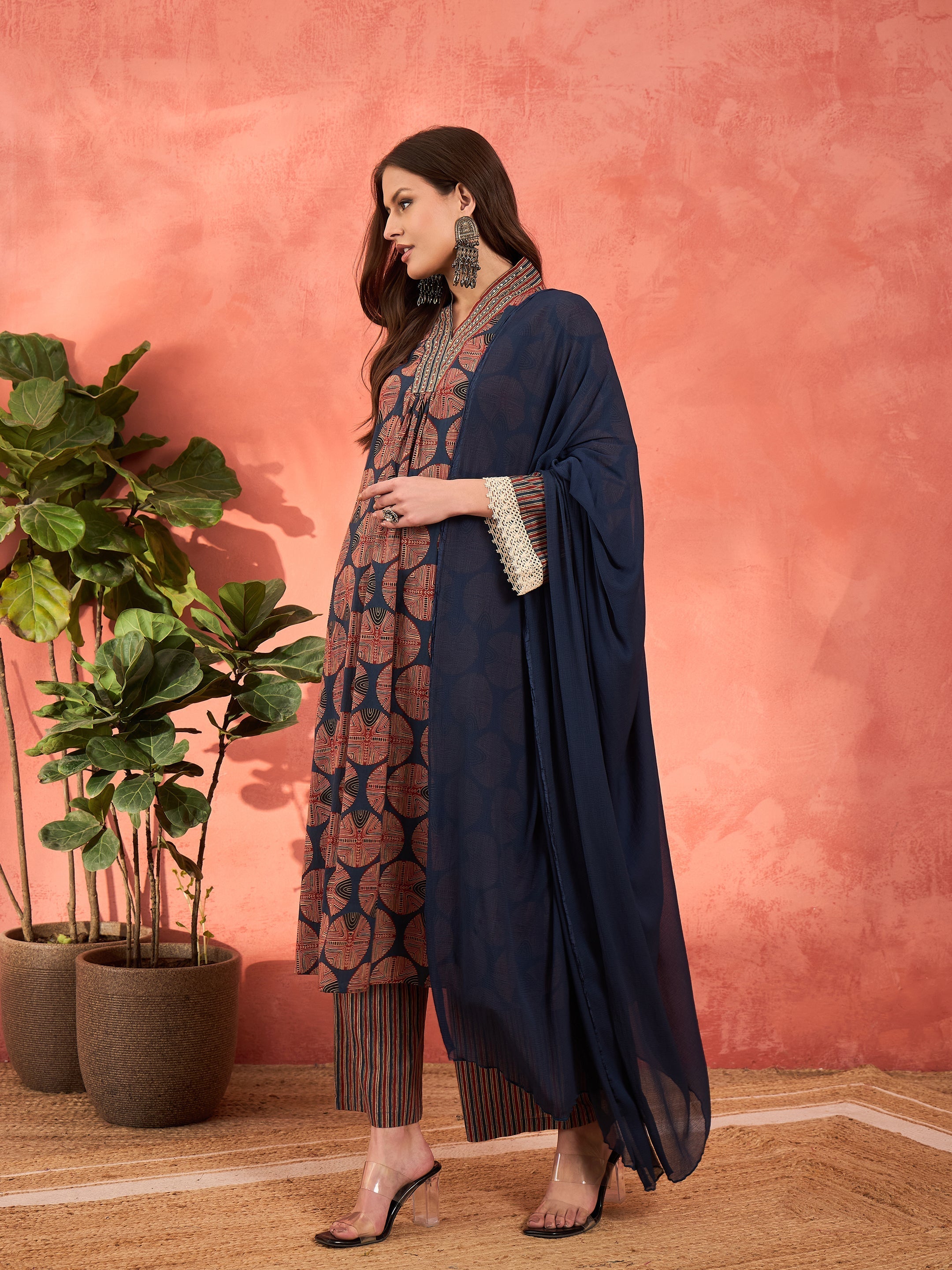 Women Navy Geometric Print Kurta With Pencil Pants & Dupatta-SHSET96313