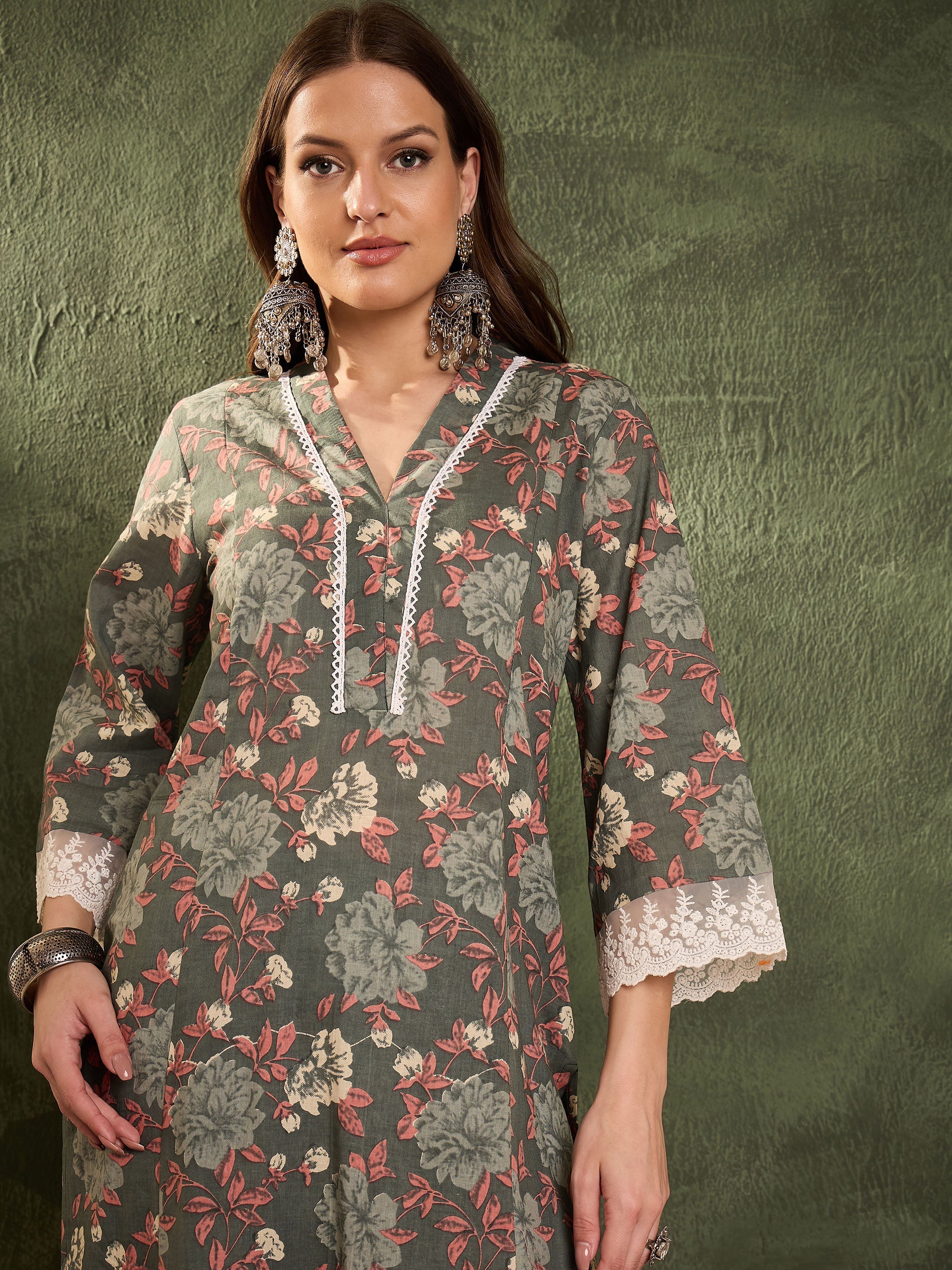 Women Green Floral V Neck Lace kurta With Pants-SHSET96446